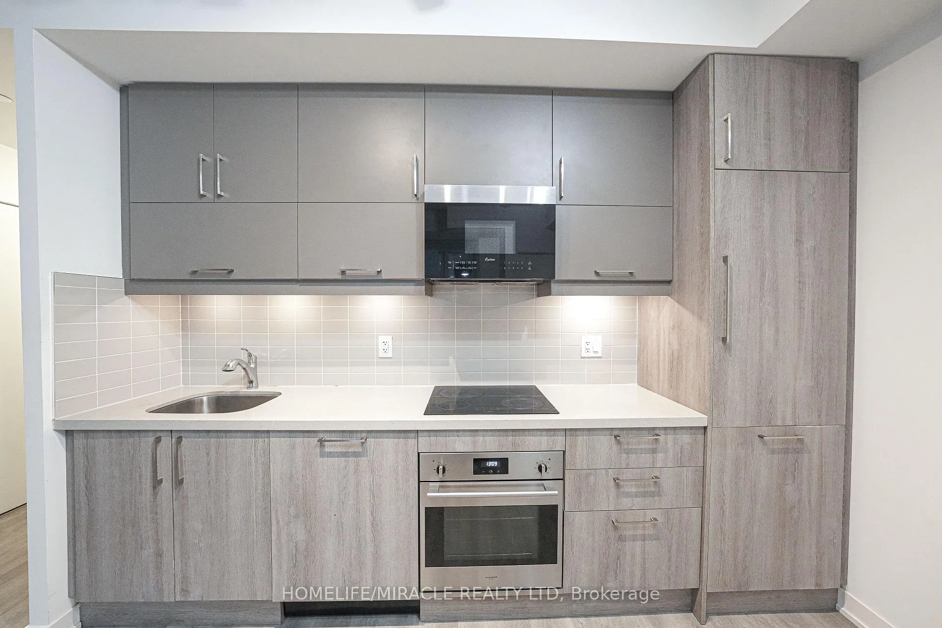 Photo 14 of Unit 705, 8119 Birchmount Road, Markham, Unionville — HOMEH