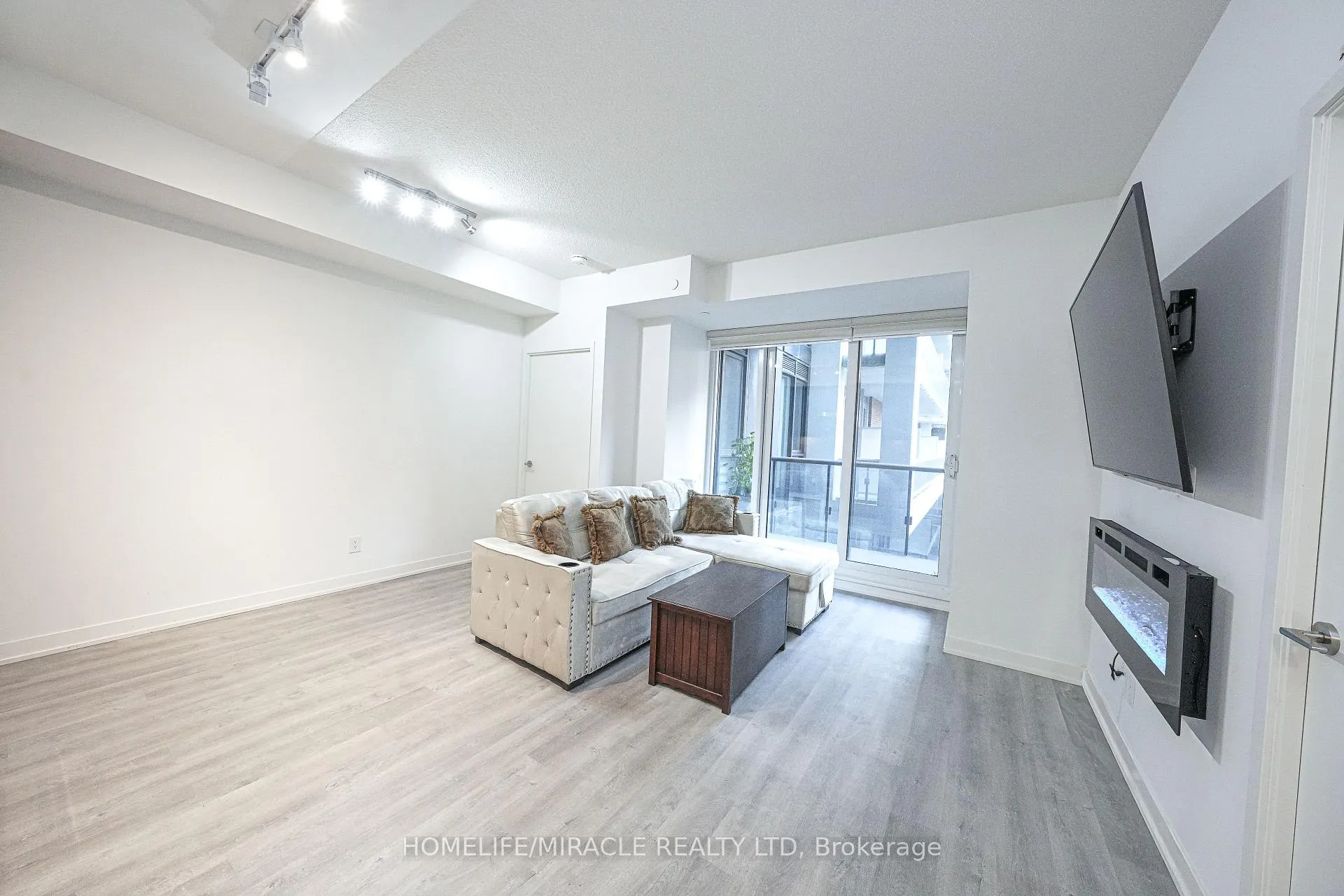 Photo 16 of Unit 705, 8119 Birchmount Road, Markham, Unionville — HOMEH