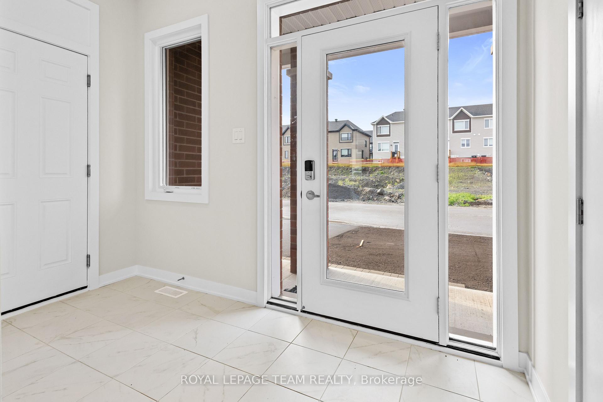 Photo 3 of 608 Expansion Road, Ottawa, Barrhaven - Half Moon Bay — HOMEH