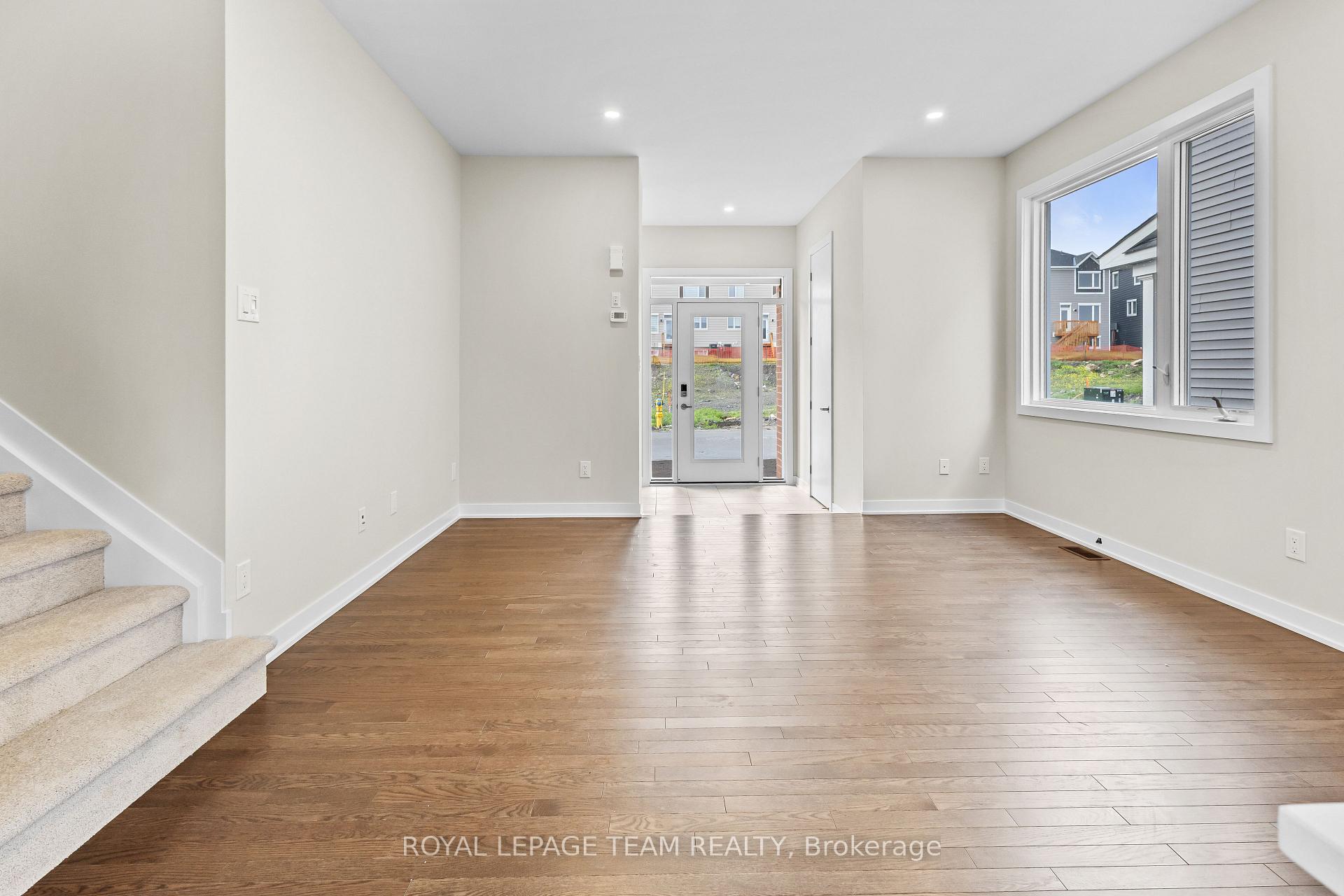 Photo 5 of 608 Expansion Road, Ottawa, Barrhaven - Half Moon Bay — HOMEH