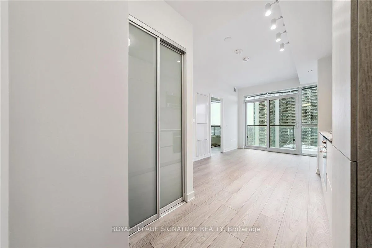 Photo 12 of Unit 1313, 120 Broadway Avenue, Toronto, Mount Pleasant West — HOMEH