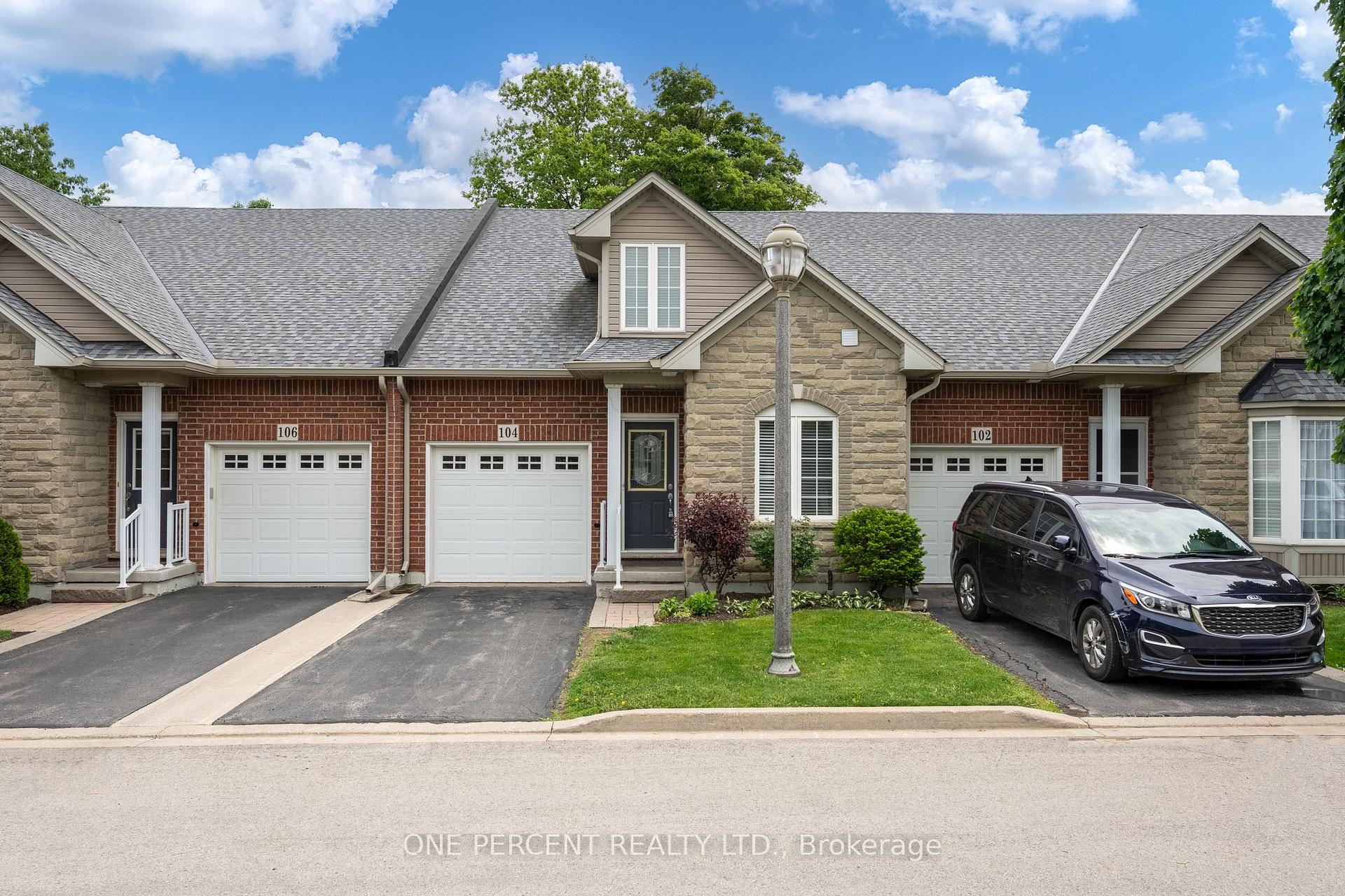 Photo 1 of 104 Oakhampton Trail, Hamilton, Twenty Place — HOMEH