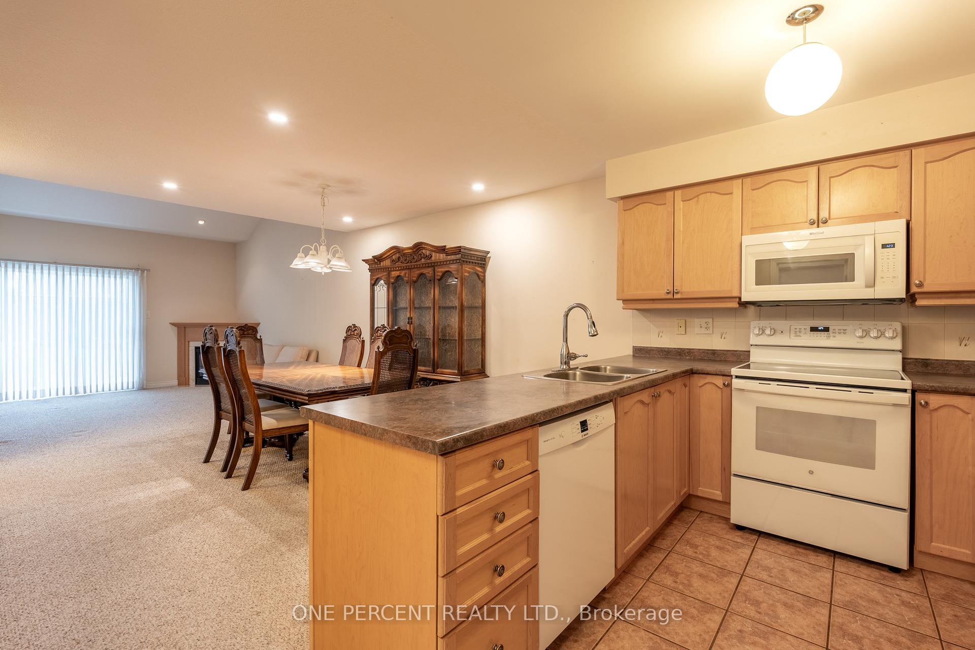 Photo 4 of 104 Oakhampton Trail, Hamilton, Twenty Place — HOMEH
