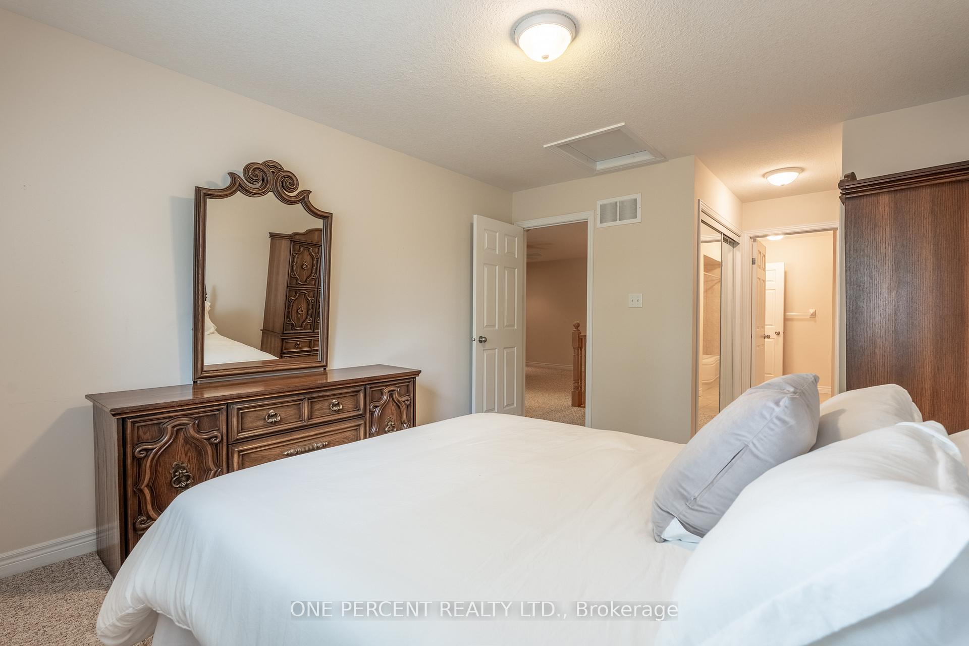 Photo 19 of 104 Oakhampton Trail, Hamilton, Twenty Place — HOMEH