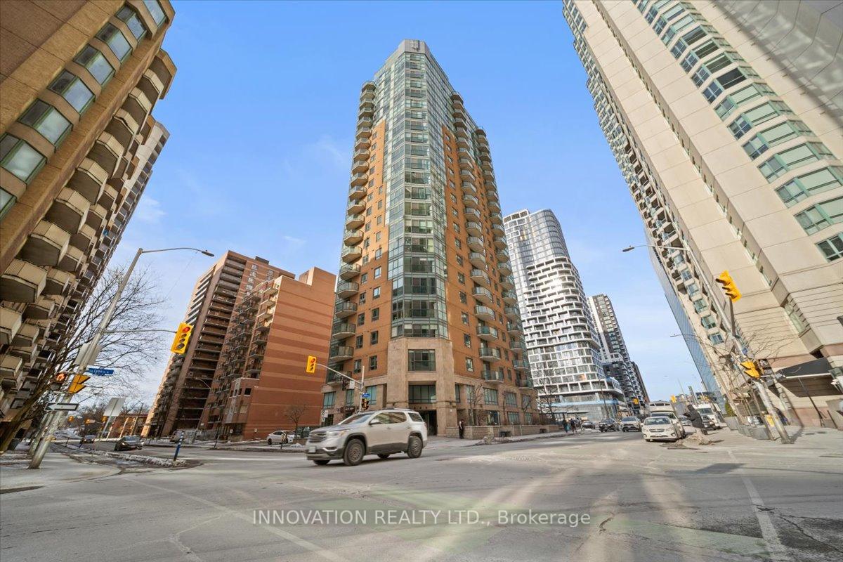 Front of Unit 2001, 445 Laurier Avenue W