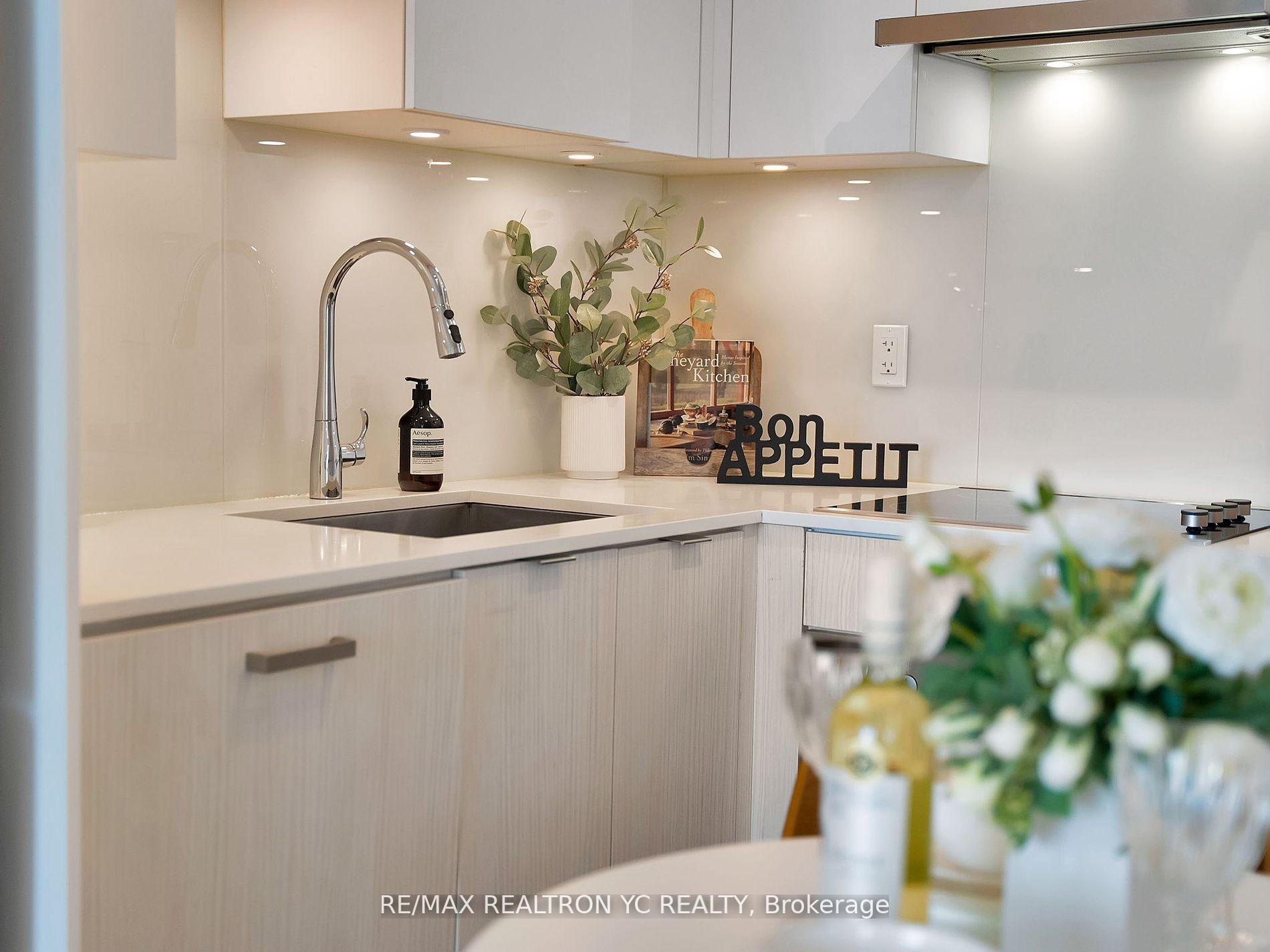 Photo 4 of Unit 2902, 99 Broadway Avenue, Toronto, Mount Pleasant West — HOMEH