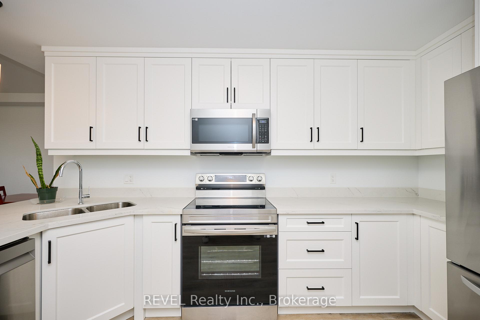 Photo 5 of Unit 305, 300B Fourth Avenue, St. Catharines, Ridley — HOMEH