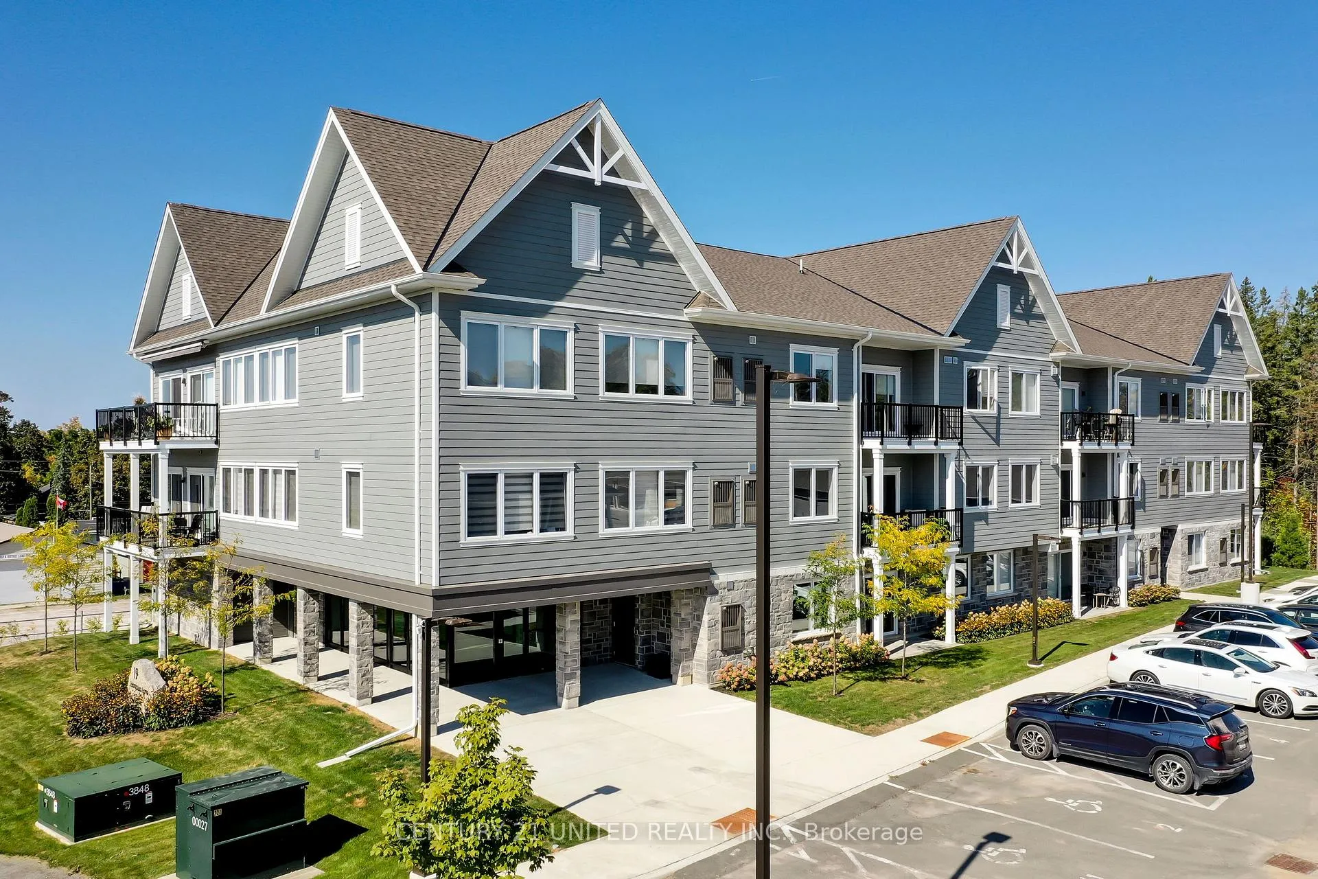 Front of Unit 202, 19 Hampton Lane