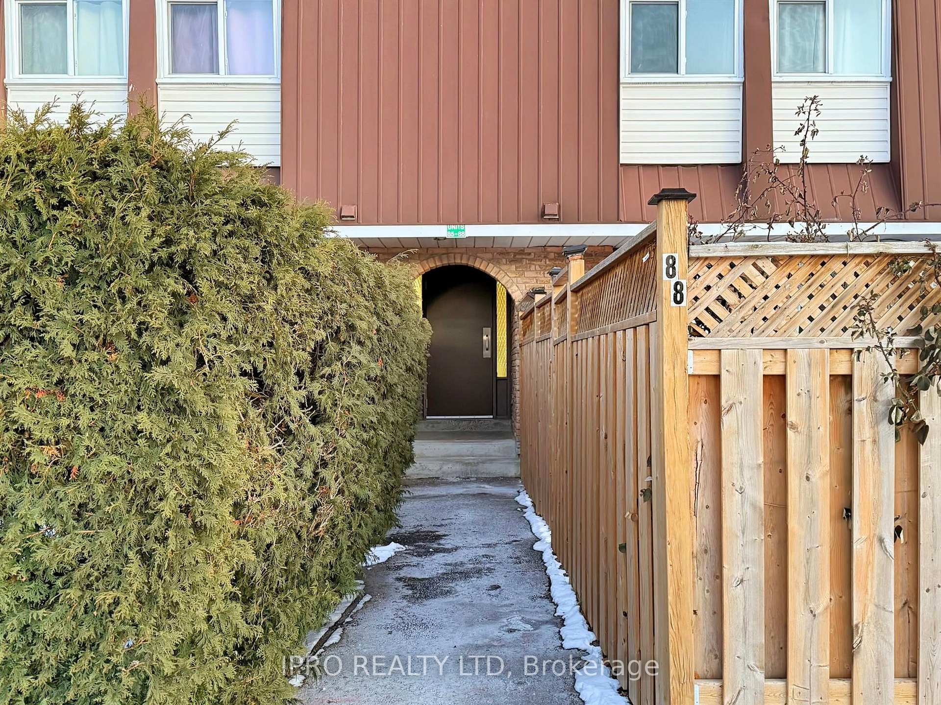 Front of Unit 87, 1333 Mary Street N