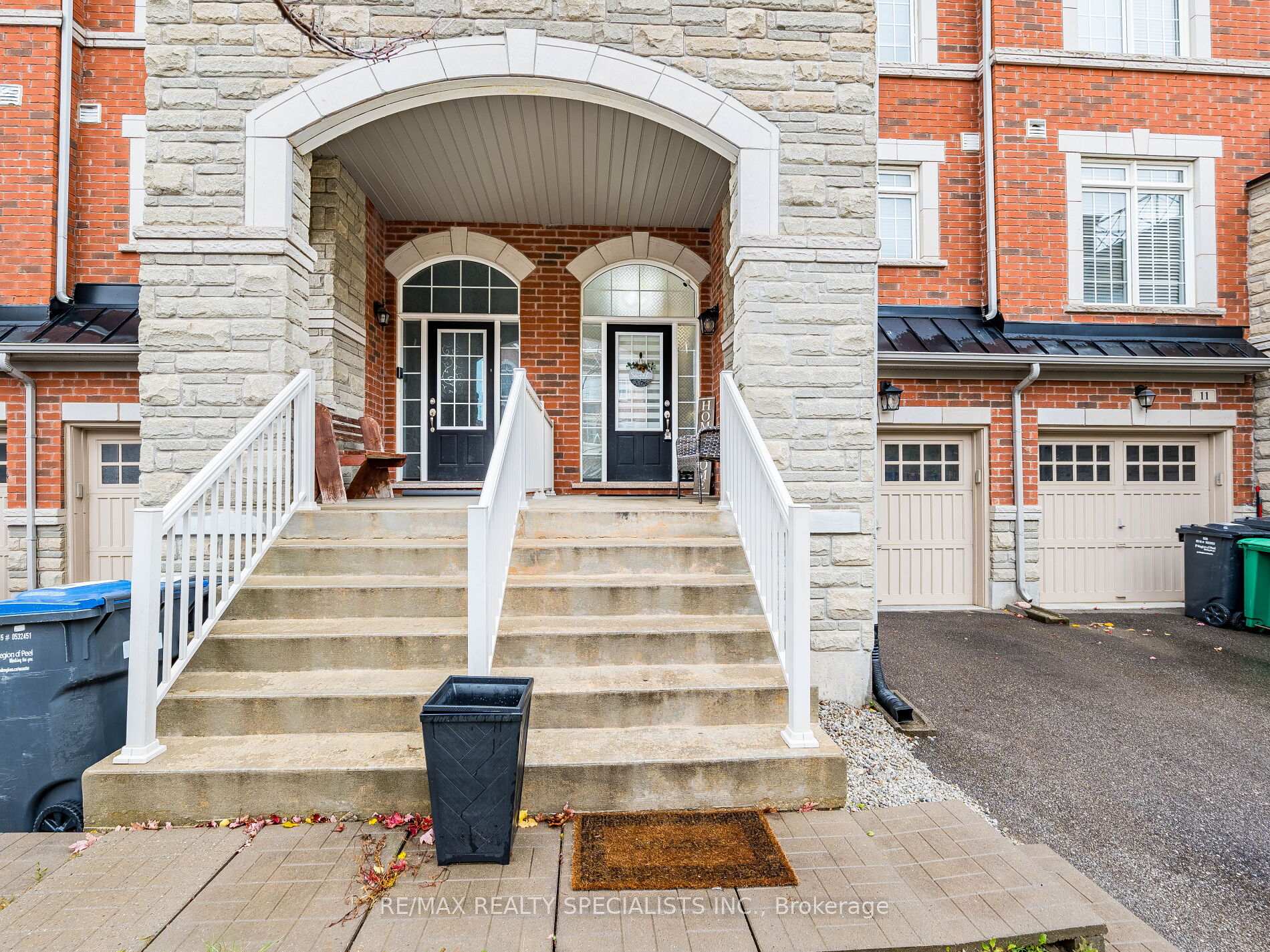 Photo 2 of 9 Rockbrook Trail, Brampton, Northwest Brampton — HOMEH