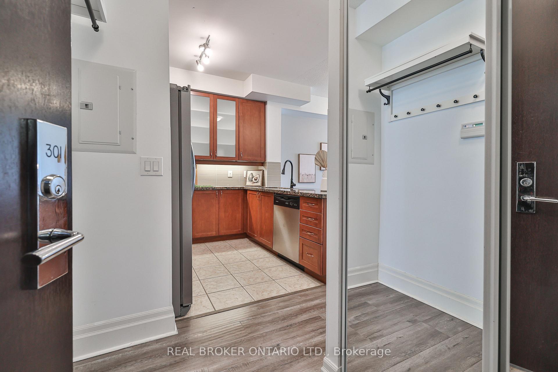 Photo 6 of Unit 301, 111 Upper Duke Crescent, Markham, Unionville — HOMEH