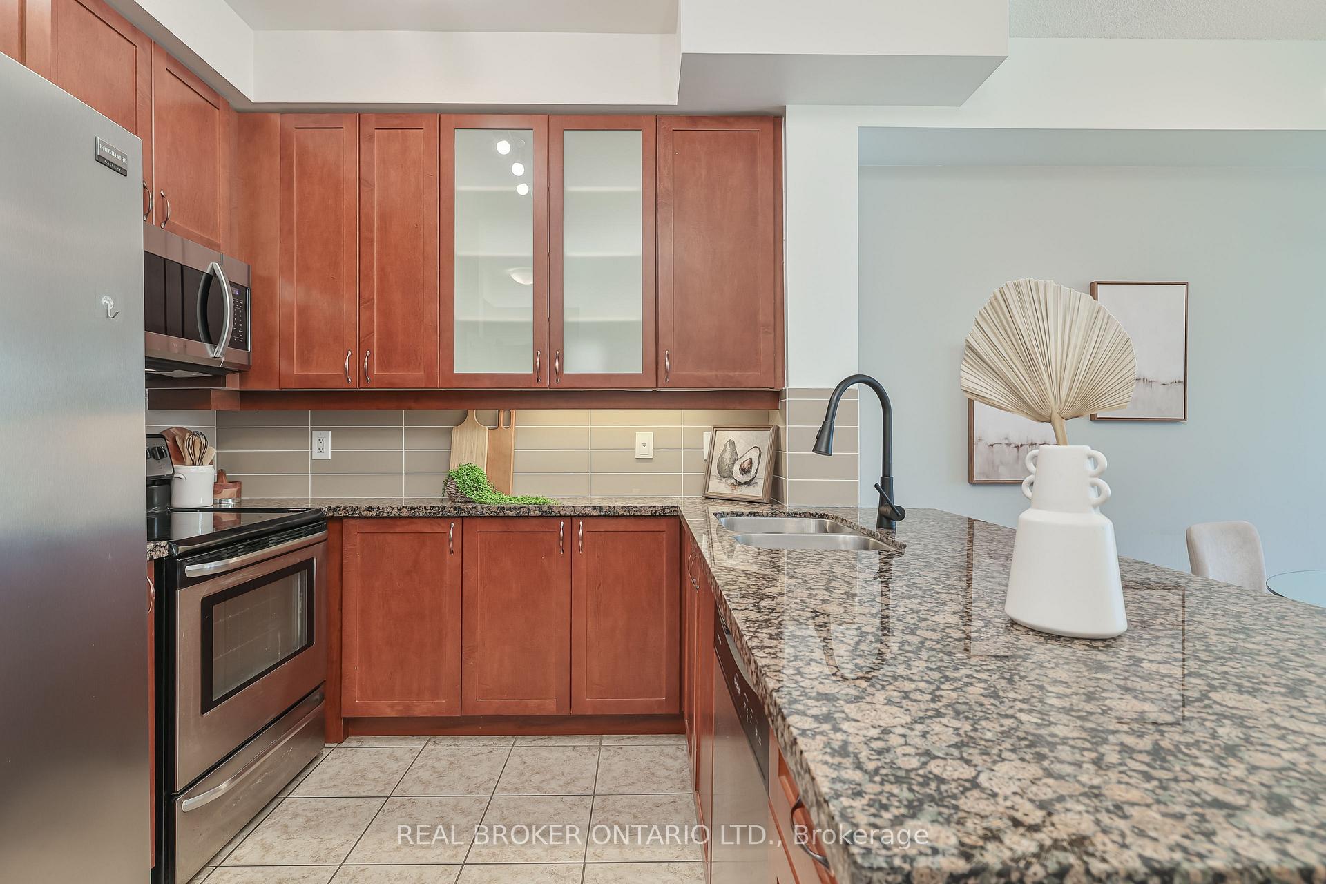 Photo 17 of Unit 301, 111 Upper Duke Crescent, Markham, Unionville — HOMEH