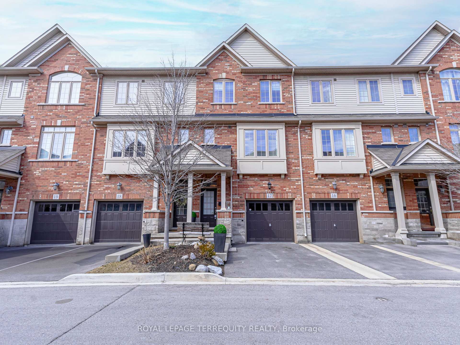 Front of Unit 17, 4165 Upper Middle Road
