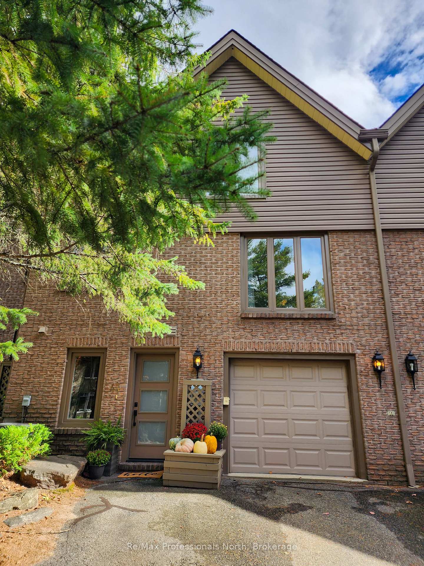 Photo 24 of 44 Fairways Court, Bracebridge, Macaulay — HOMEH