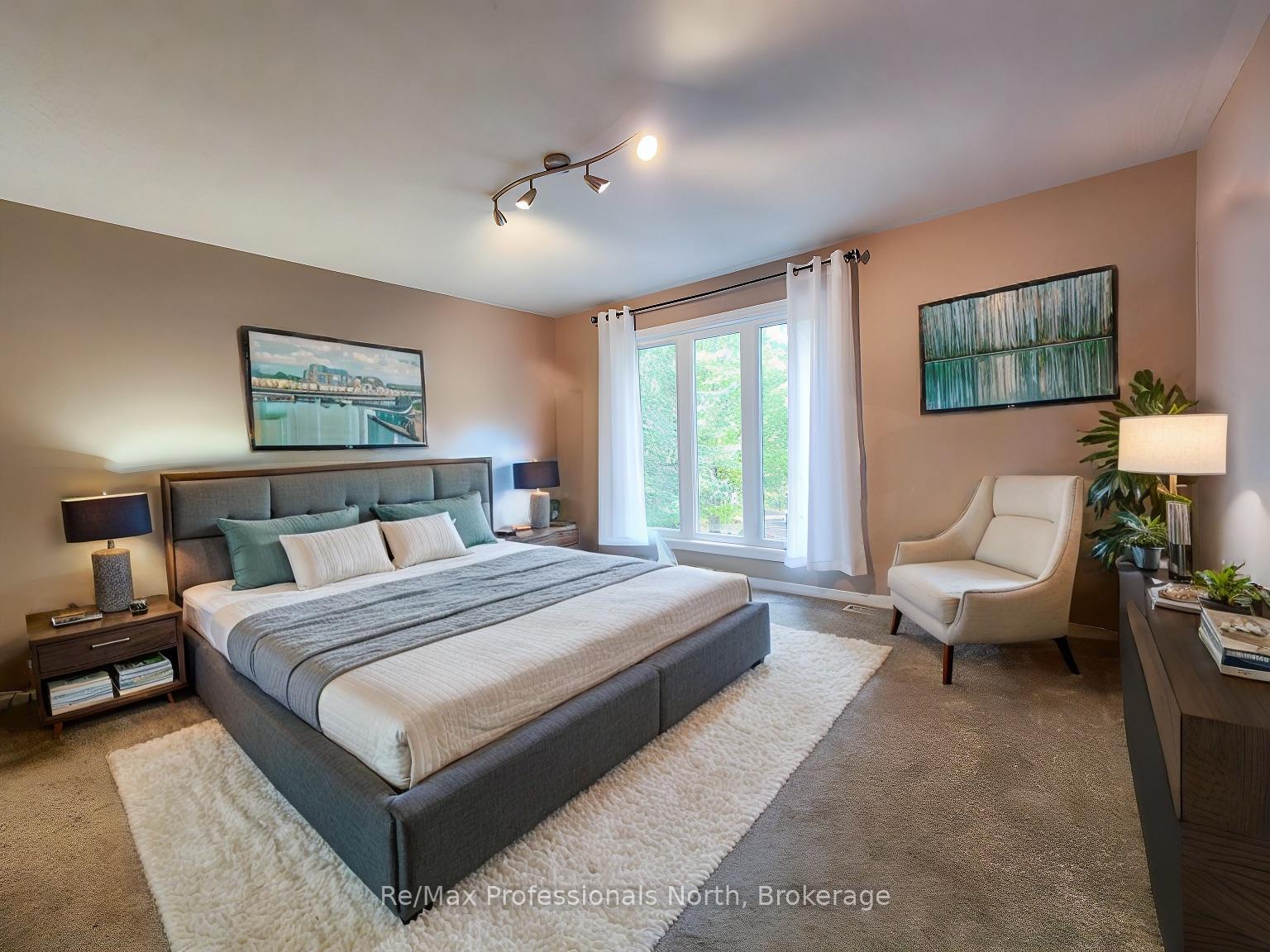 Photo 28 of 44 Fairways Court, Bracebridge, Macaulay — HOMEH