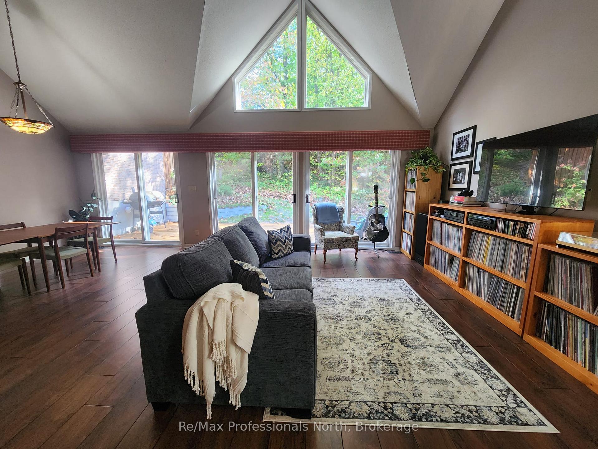 Photo 32 of 44 Fairways Court, Bracebridge, Macaulay — HOMEH
