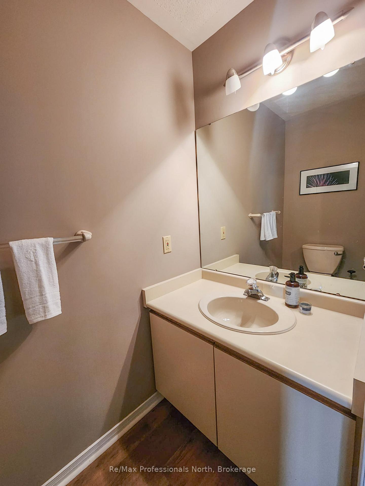 Photo 21 of 44 Fairways Court, Bracebridge, Macaulay — HOMEH