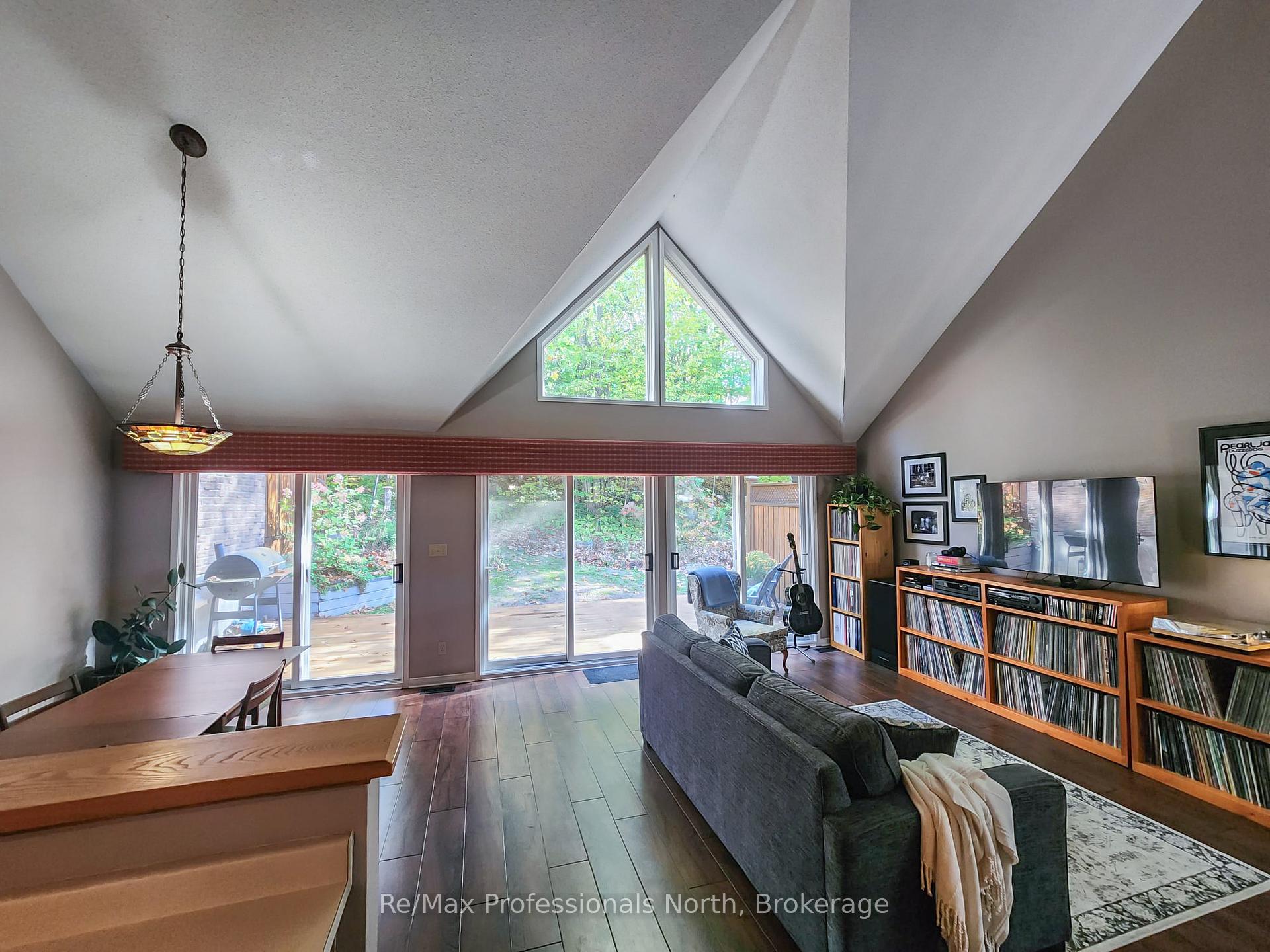 Photo 42 of 44 Fairways Court, Bracebridge, Macaulay — HOMEH