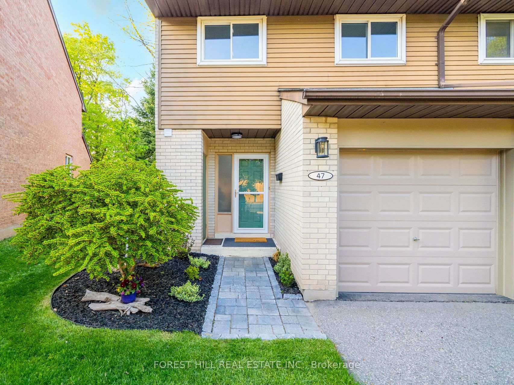 Photo 4 of 47 Lynden Circle, Halton Hills, Georgetown — HOMEH