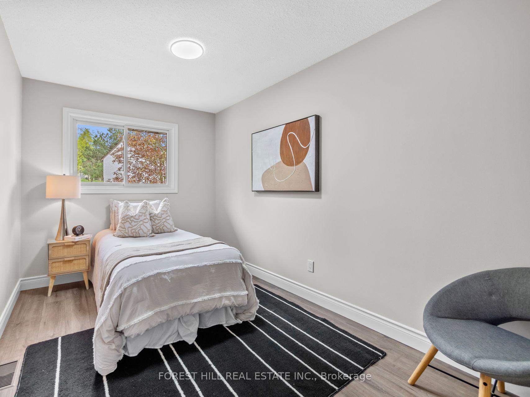 Photo 5 of 47 Lynden Circle, Halton Hills, Georgetown — HOMEH
