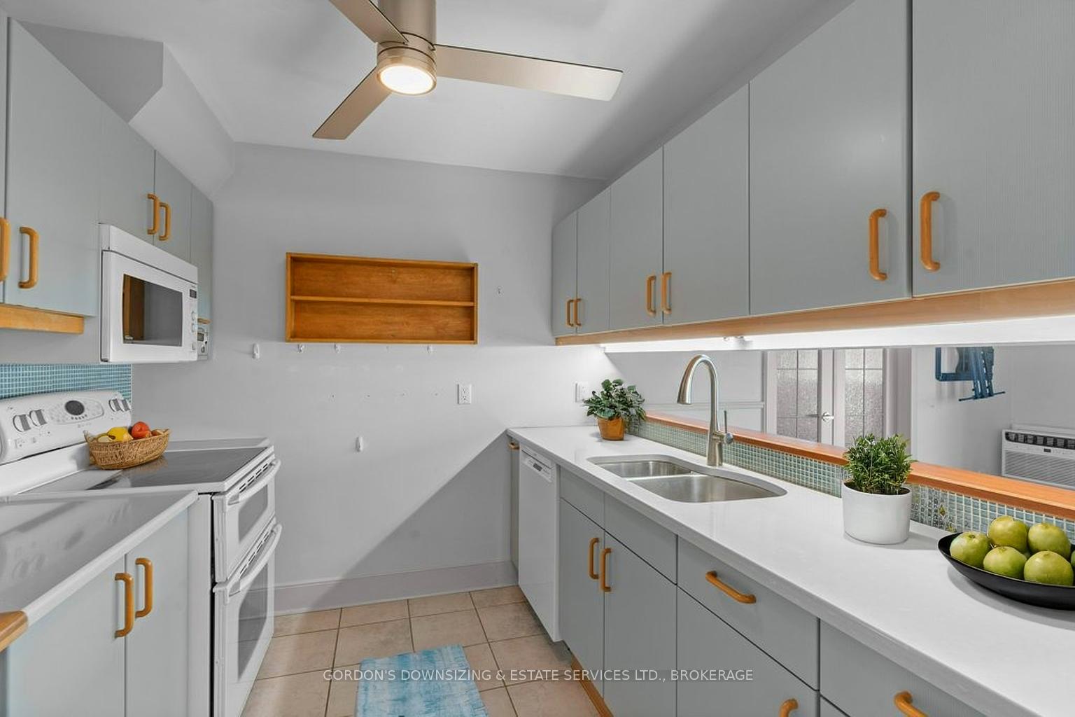 Photo 15 of Unit 201, 2 Bay Street, Kingston, East of Sir John A. Blvd — HOMEH
