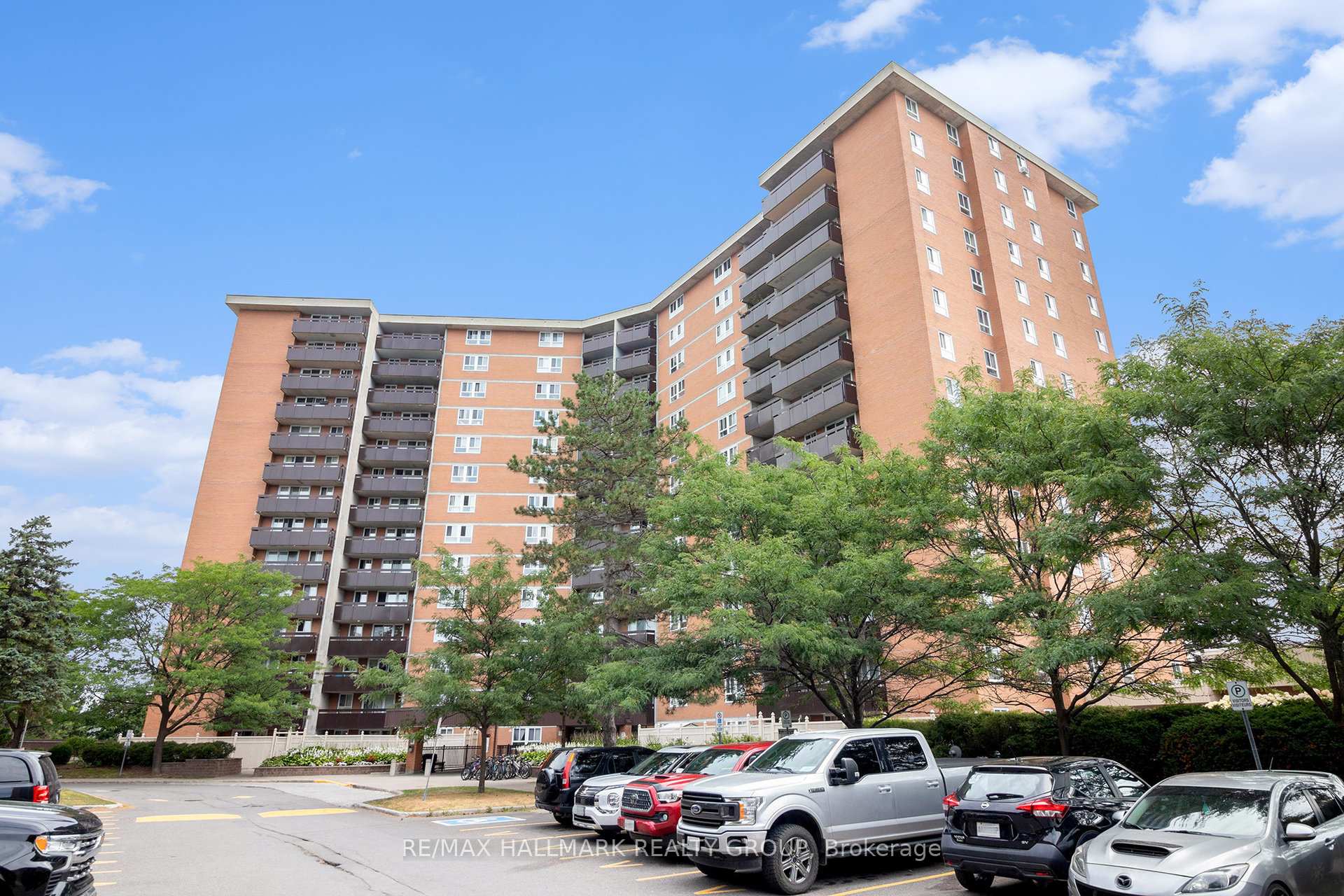 Front of Unit 407, 2020 Jasmine Crescent