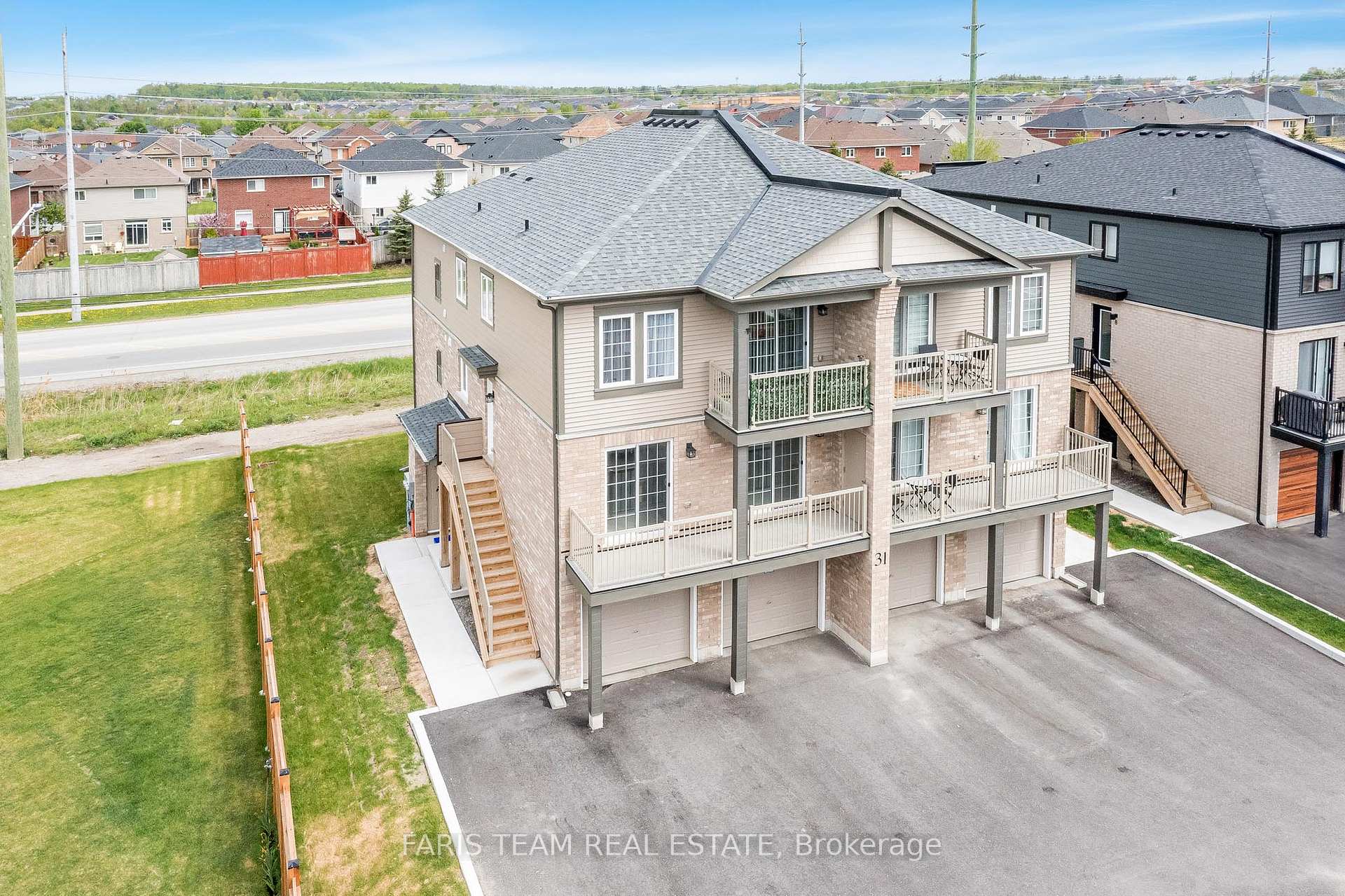 Photo 1 of Unit 2, 31A Pumpkin Corner Crescent, Barrie, Rural Barrie Southeast — HOMEH