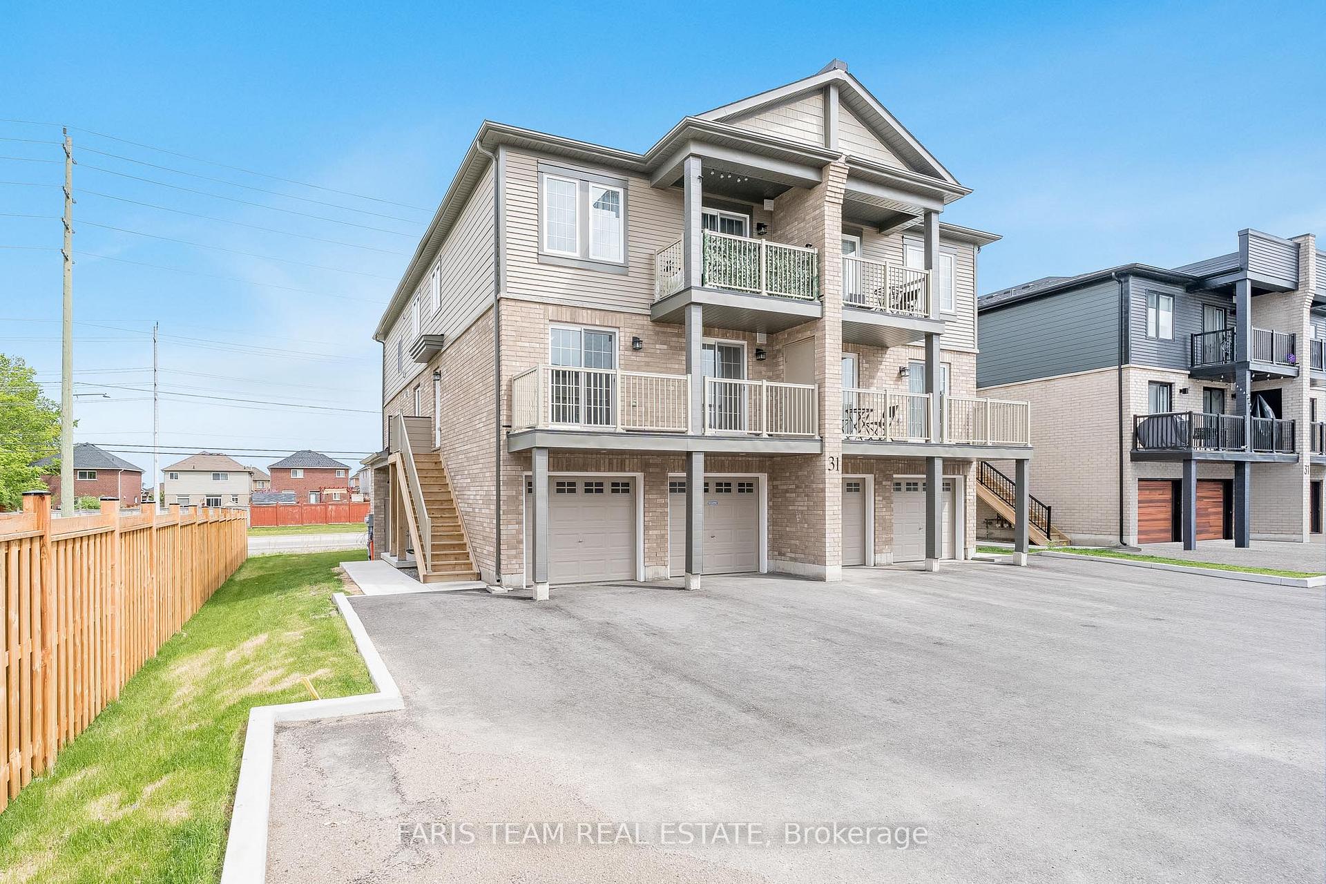 Photo 2 of Unit 2, 31A Pumpkin Corner Crescent, Barrie, Rural Barrie Southeast — HOMEH