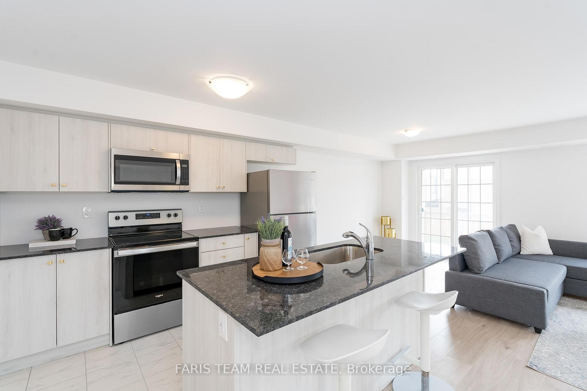 Photo 3 of Unit 2, 31A Pumpkin Corner Crescent, Barrie, Rural Barrie Southeast — HOMEH