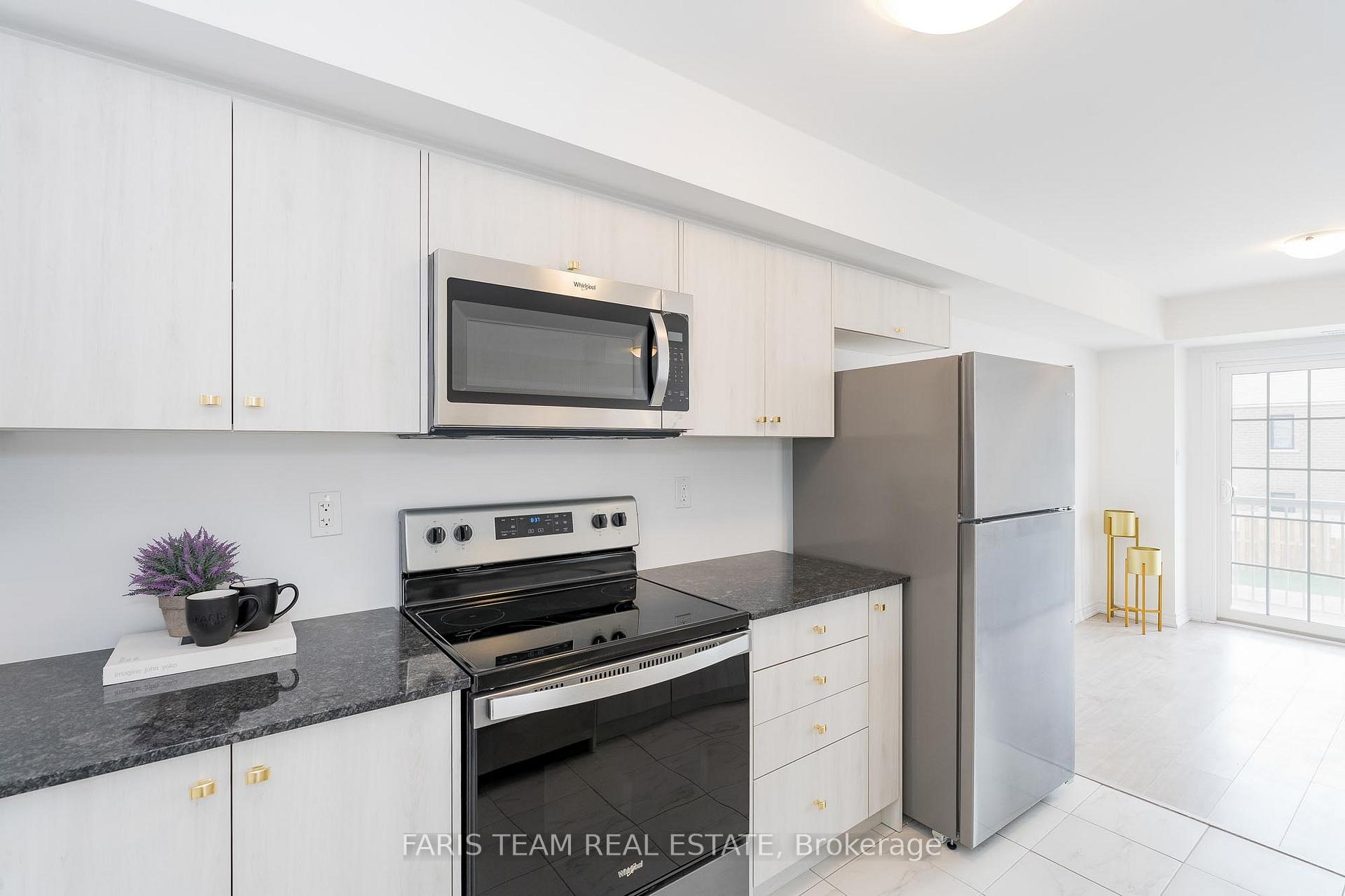 Photo 5 of Unit 2, 31A Pumpkin Corner Crescent, Barrie, Rural Barrie Southeast — HOMEH