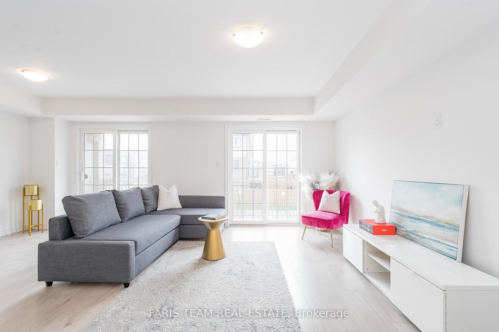 Photo 8 of Unit 2, 31A Pumpkin Corner Crescent, Barrie, Rural Barrie Southeast — HOMEH