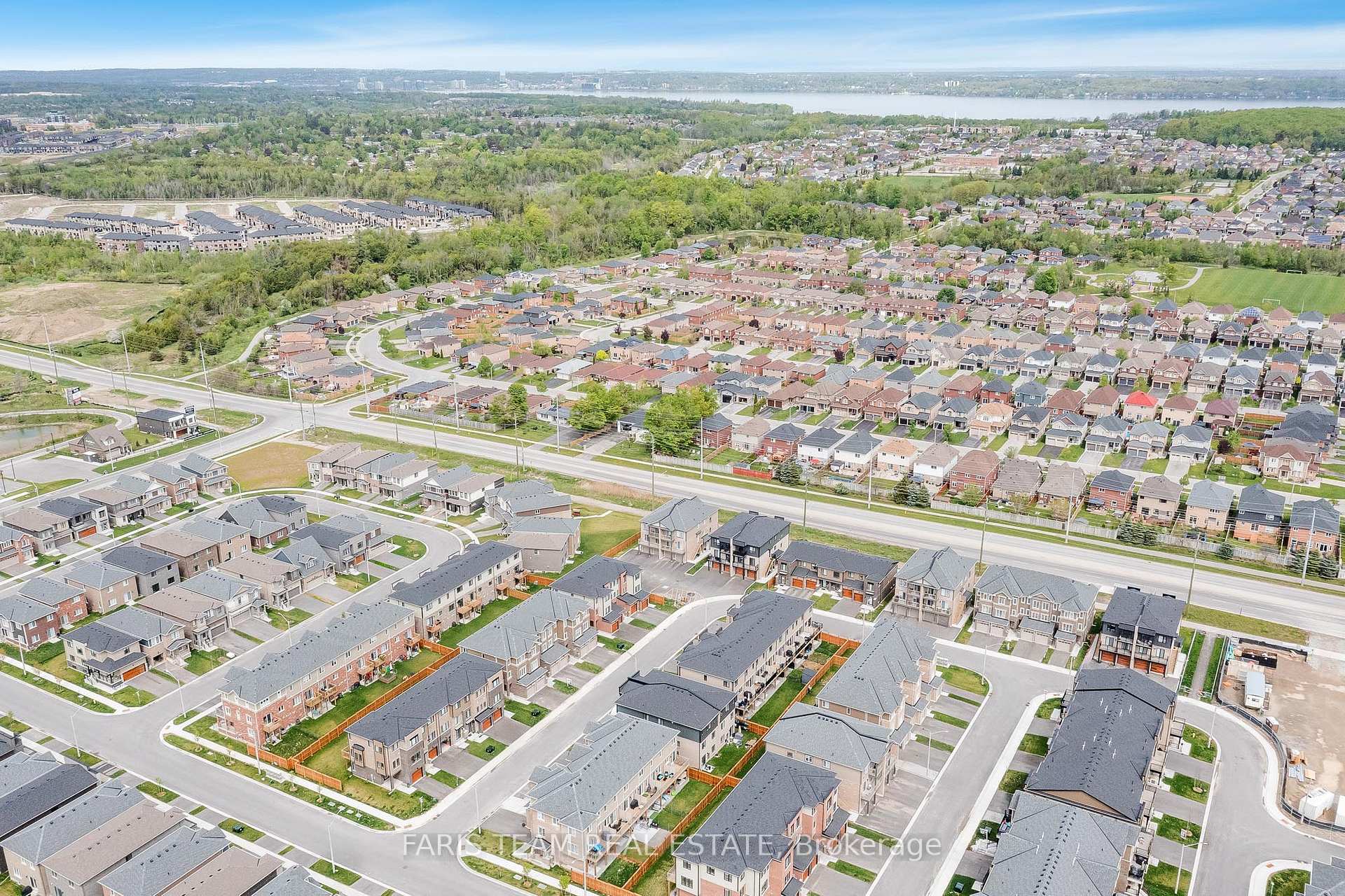 Photo 16 of Unit 2, 31A Pumpkin Corner Crescent, Barrie, Rural Barrie Southeast — HOMEH