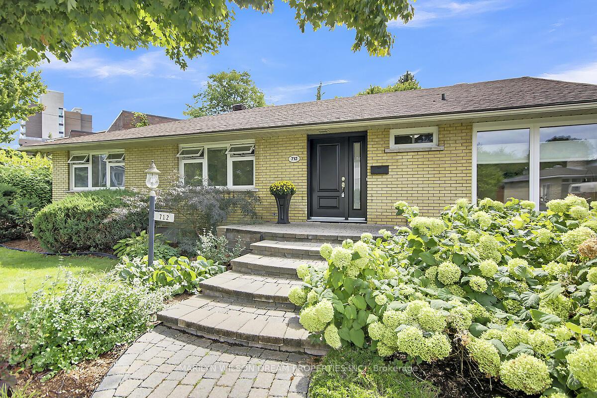 Photo 4 of 712 Golden Avenue, Ottawa, Laurentianview — HOMEH