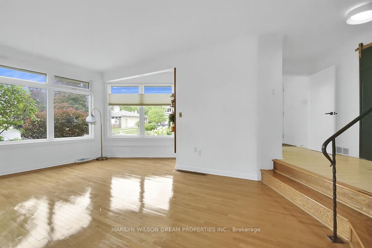 Photo 10 of 712 Golden Avenue, Ottawa, Laurentianview — HOMEH
