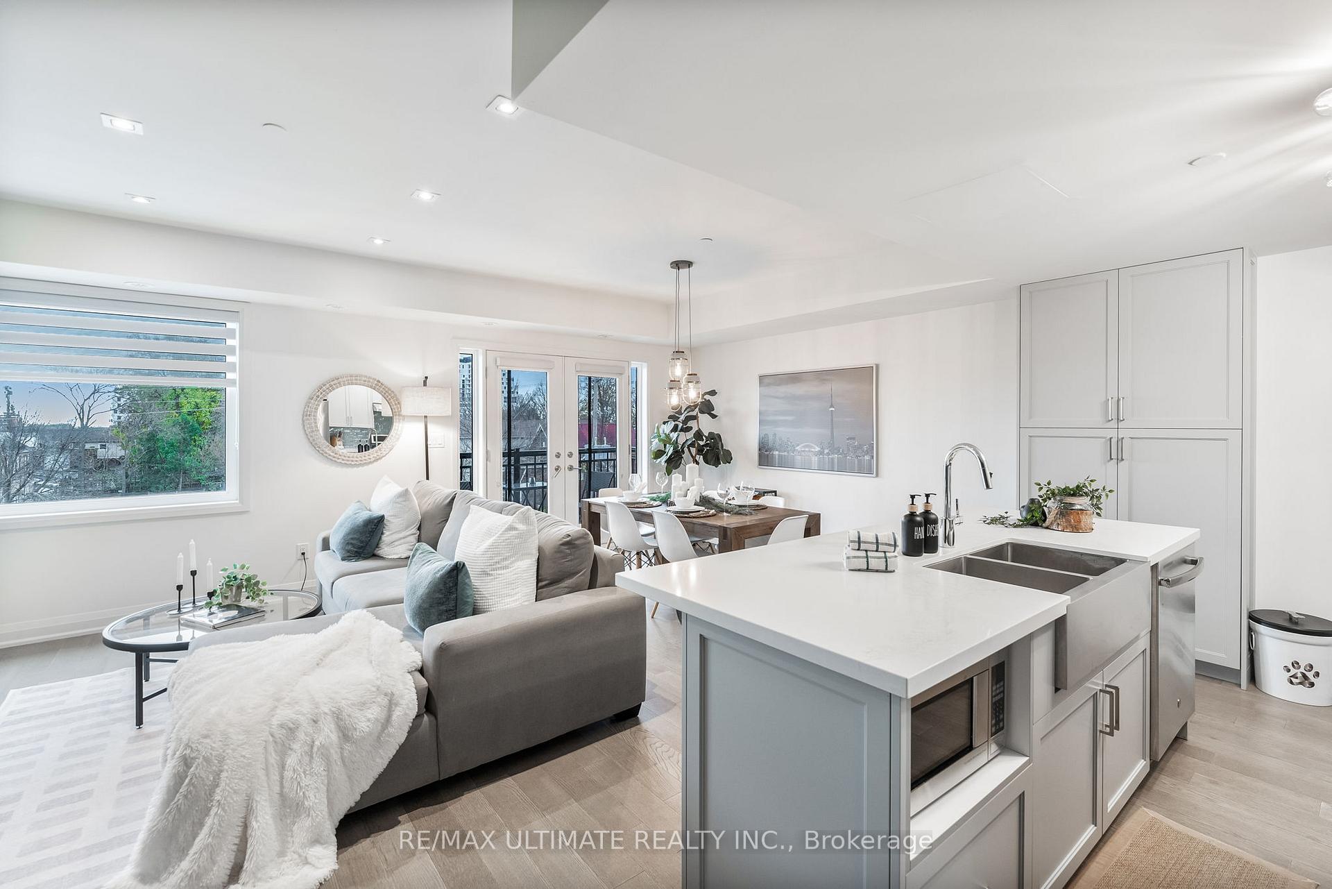 Photo 5 of Unit 11, 100 Coxwell Avenue, Toronto, Greenwood-Coxwell — HOMEH