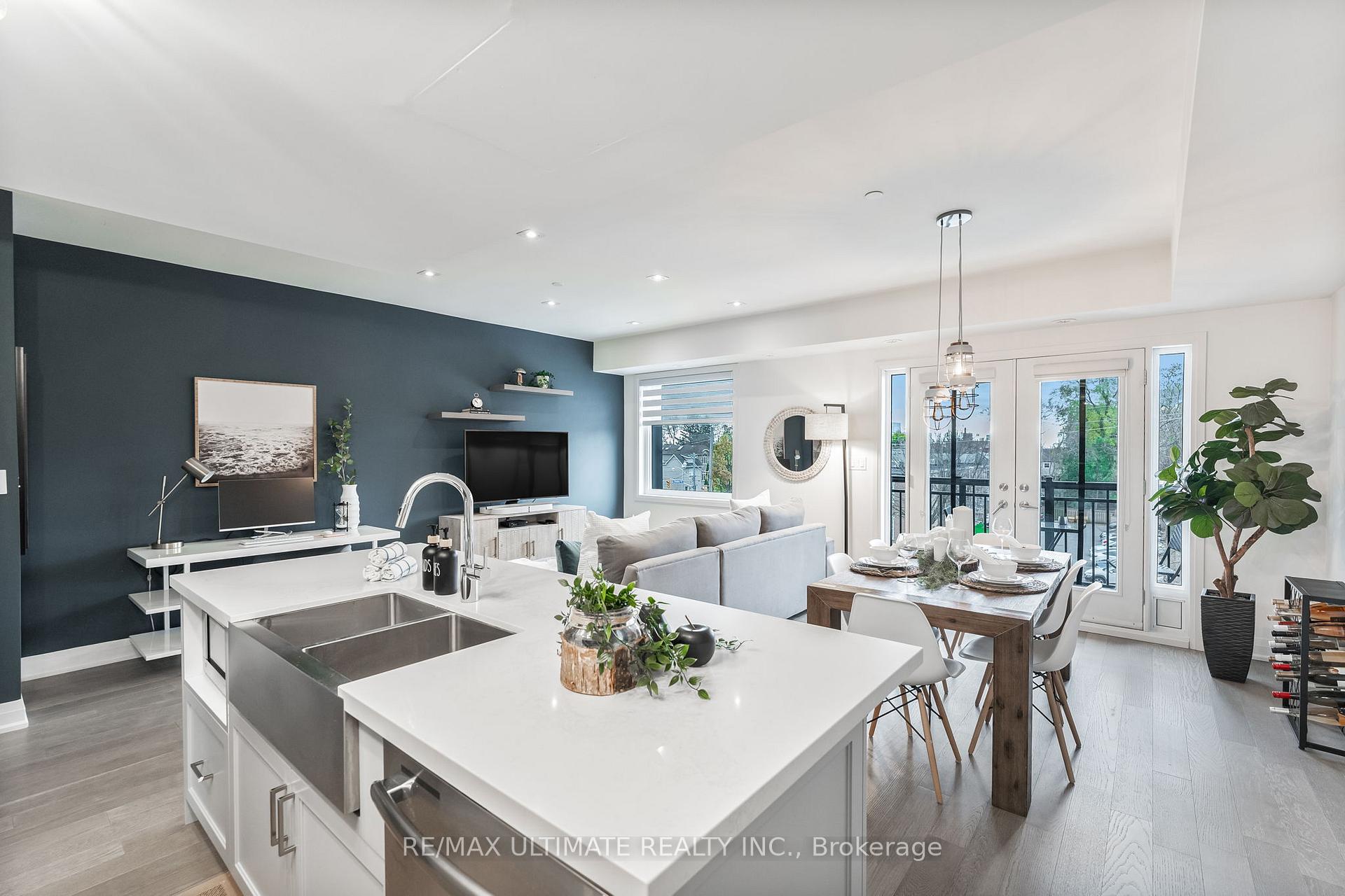Photo 7 of Unit 11, 100 Coxwell Avenue, Toronto, Greenwood-Coxwell — HOMEH
