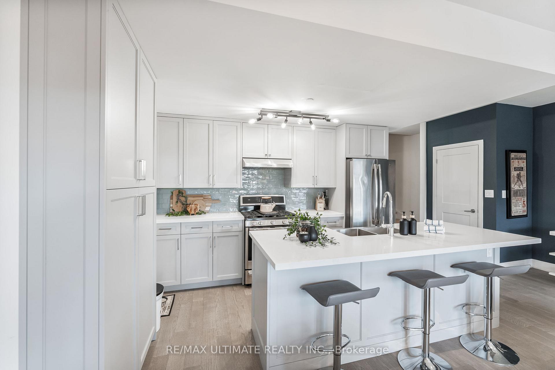 Photo 8 of Unit 11, 100 Coxwell Avenue, Toronto, Greenwood-Coxwell — HOMEH