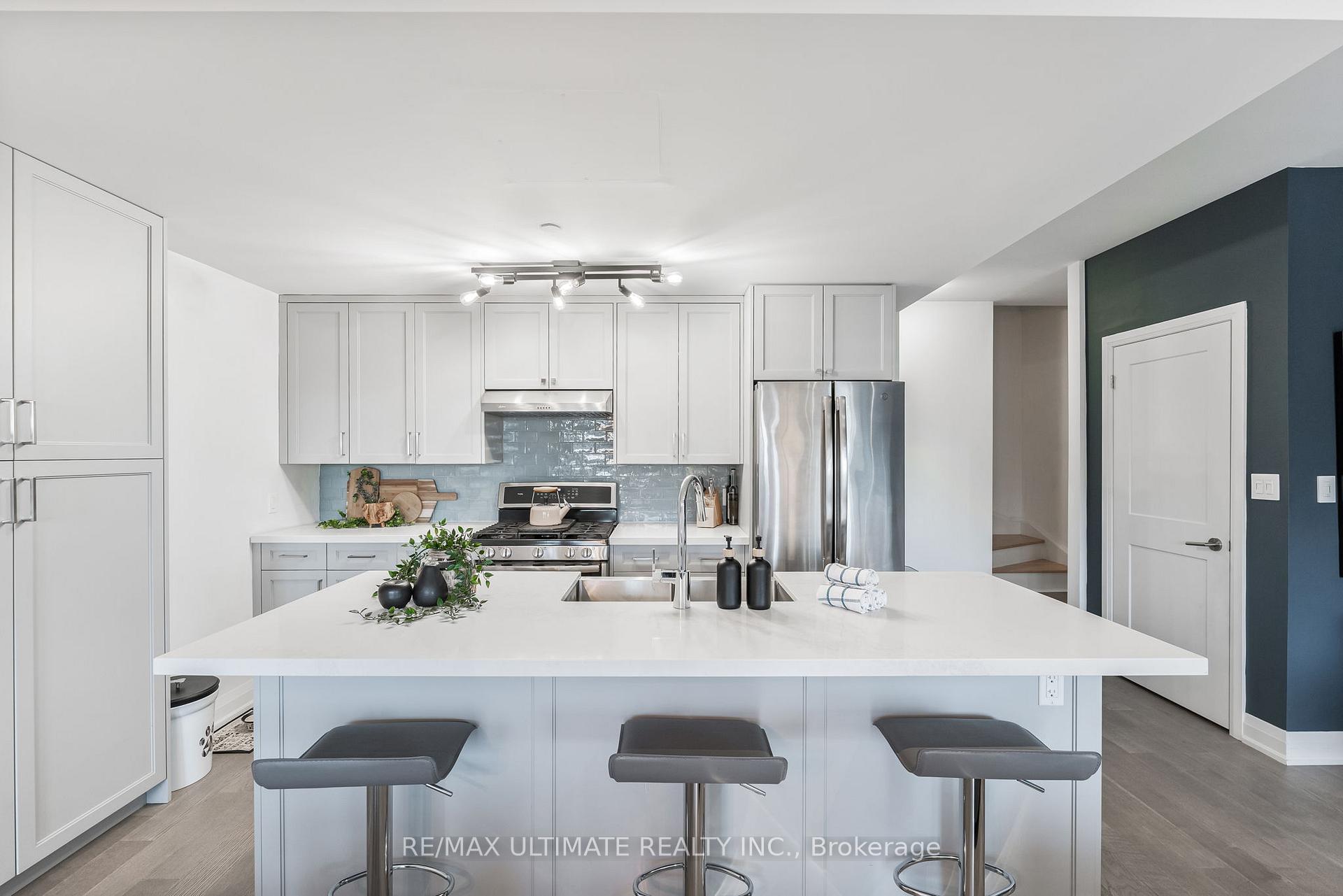 Photo 10 of Unit 11, 100 Coxwell Avenue, Toronto, Greenwood-Coxwell — HOMEH