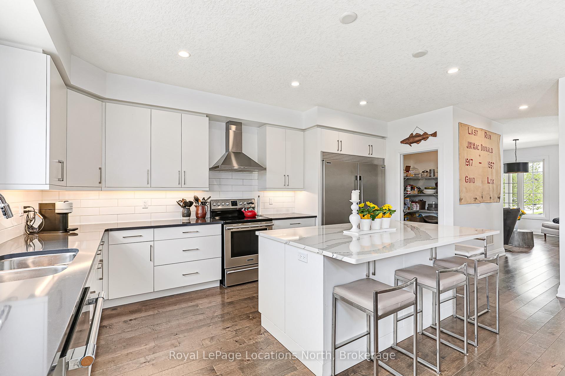 Photo 10 of 43 Garbutt Crescent, Collingwood — HOMEH