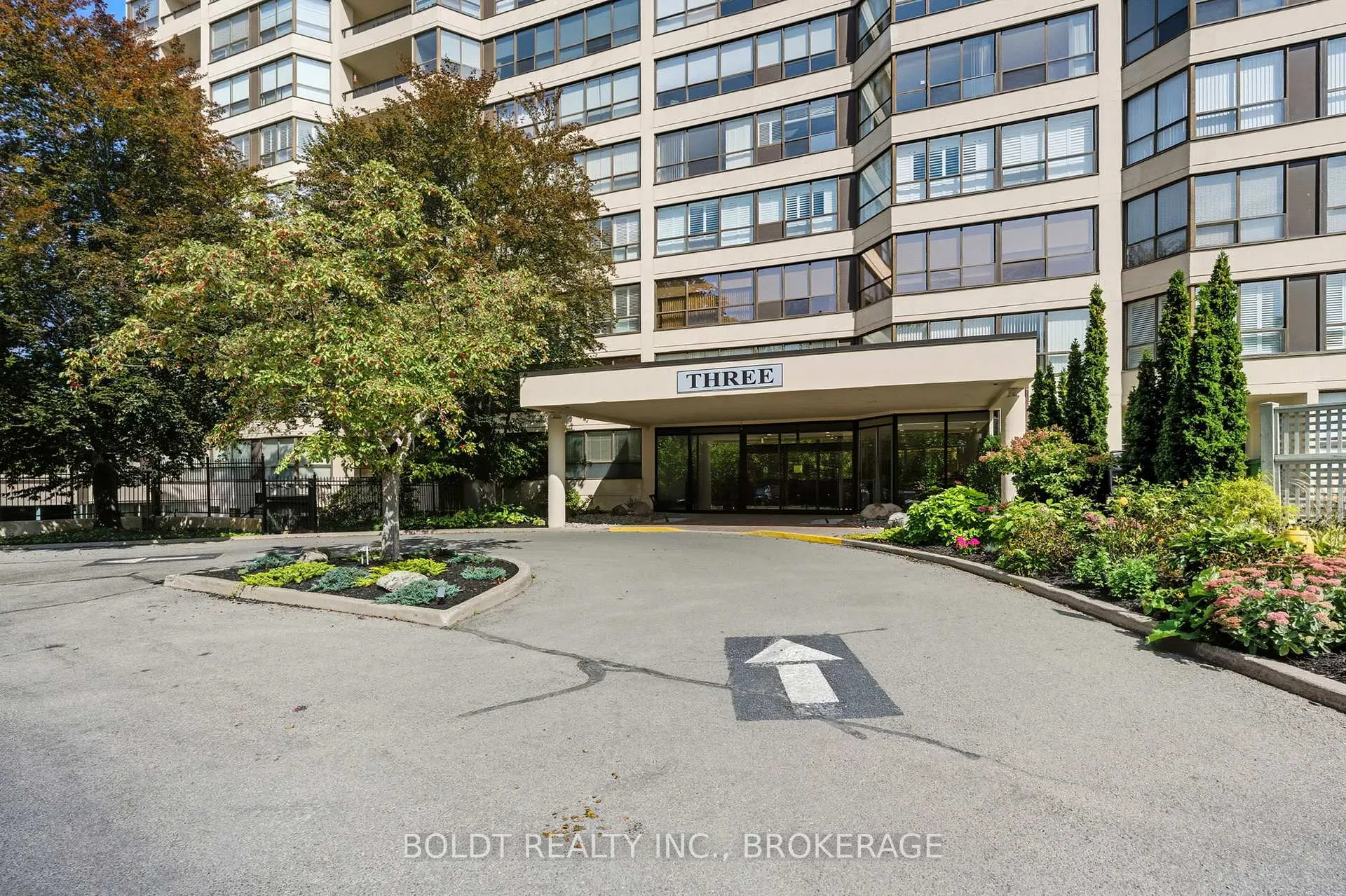 Photo 2 of Unit 705, 3 Towering Heights Boulevard, St. Catharines, Glendale/Glenridge — HOMEH
