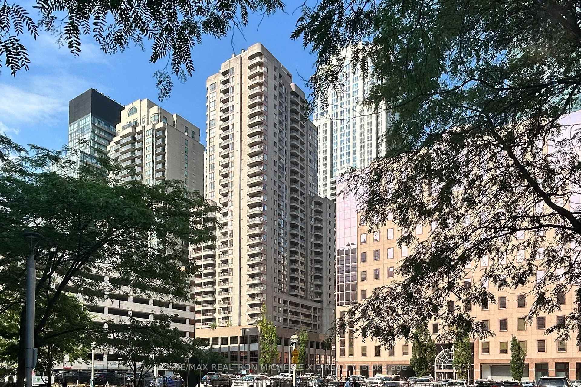 Front of Unit 1009, 736 Bay Street