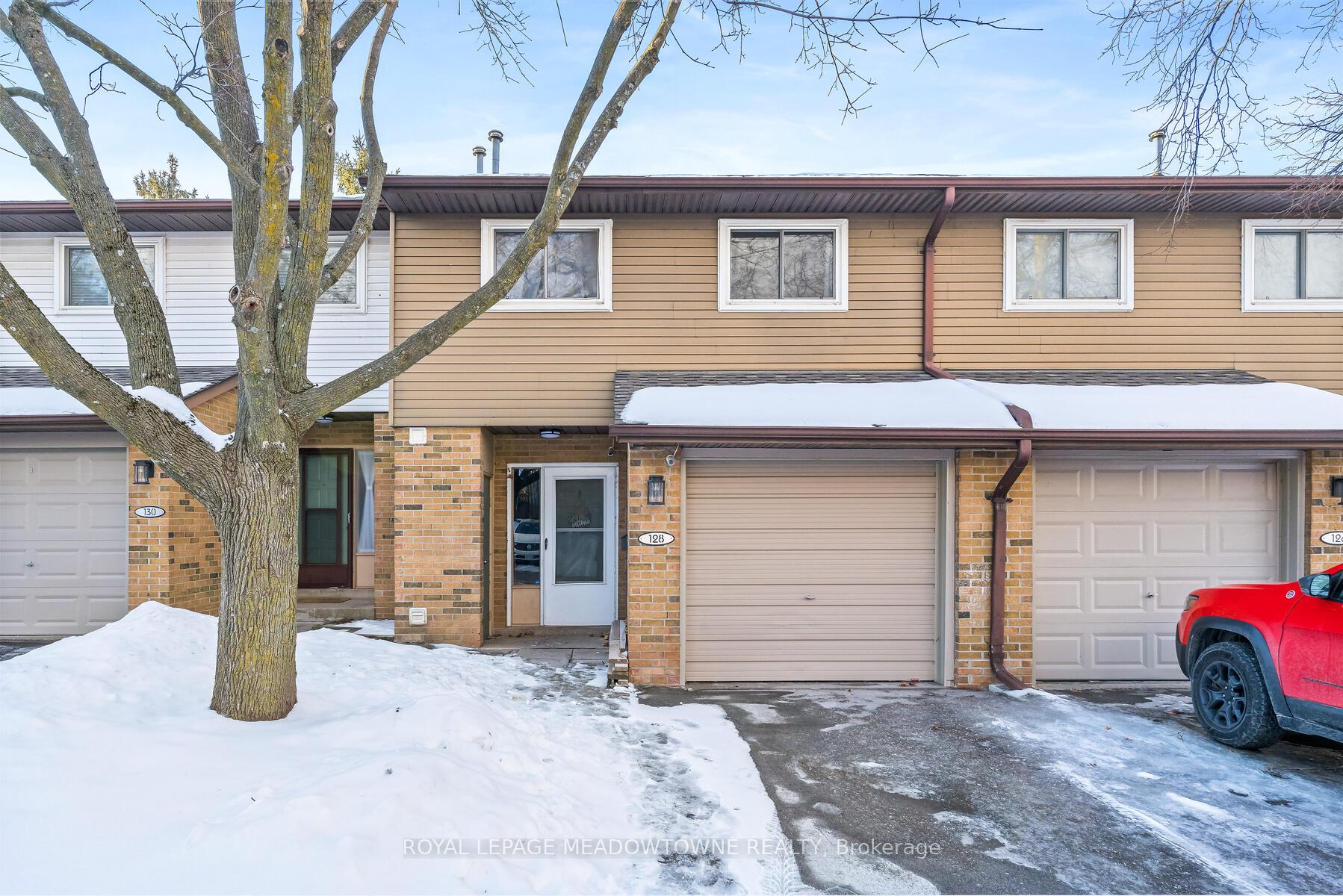 Photo 2 of 128 Lynden Circle, Halton Hills, Georgetown — HOMEH