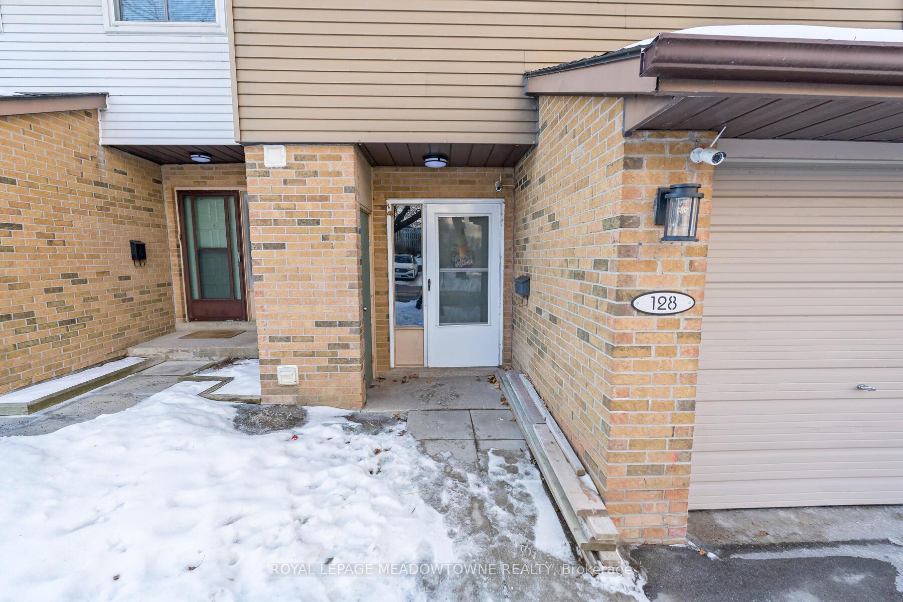 Photo 3 of 128 Lynden Circle, Halton Hills, Georgetown — HOMEH