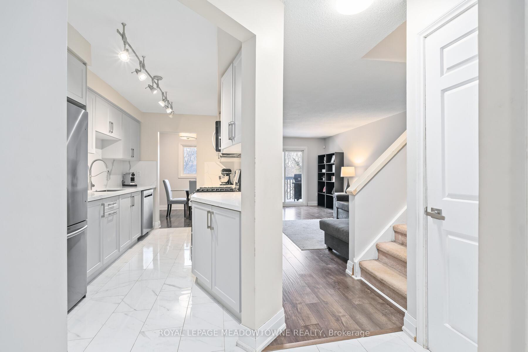 Photo 5 of 128 Lynden Circle, Halton Hills, Georgetown — HOMEH