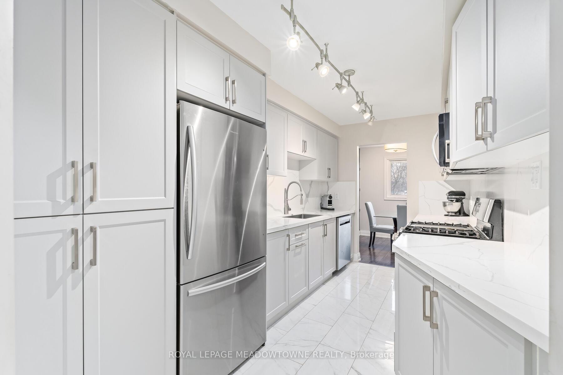 Photo 6 of 128 Lynden Circle, Halton Hills, Georgetown — HOMEH