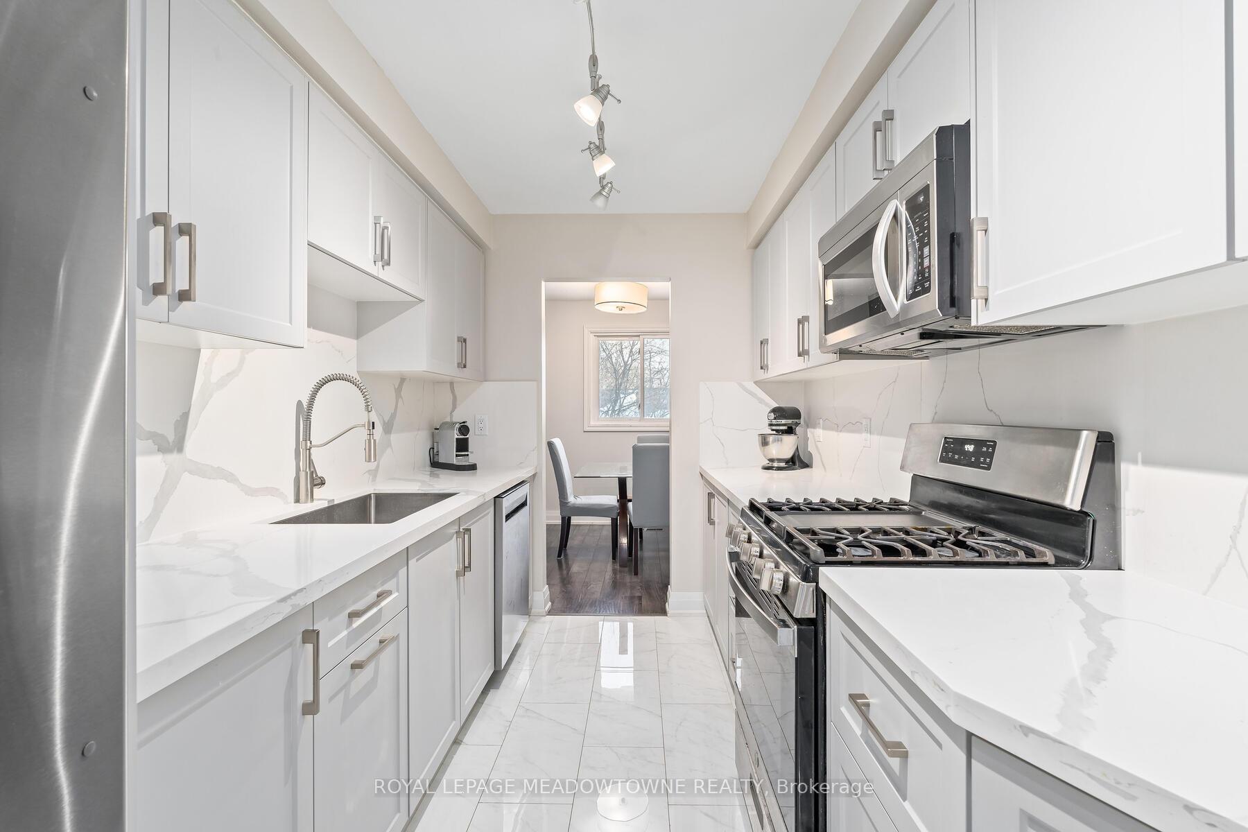 Photo 7 of 128 Lynden Circle, Halton Hills, Georgetown — HOMEH