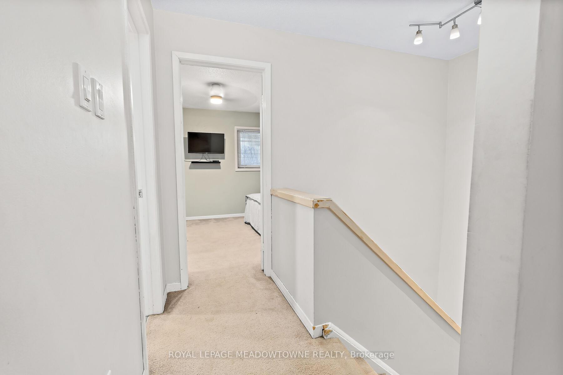 Photo 18 of 128 Lynden Circle, Halton Hills, Georgetown — HOMEH