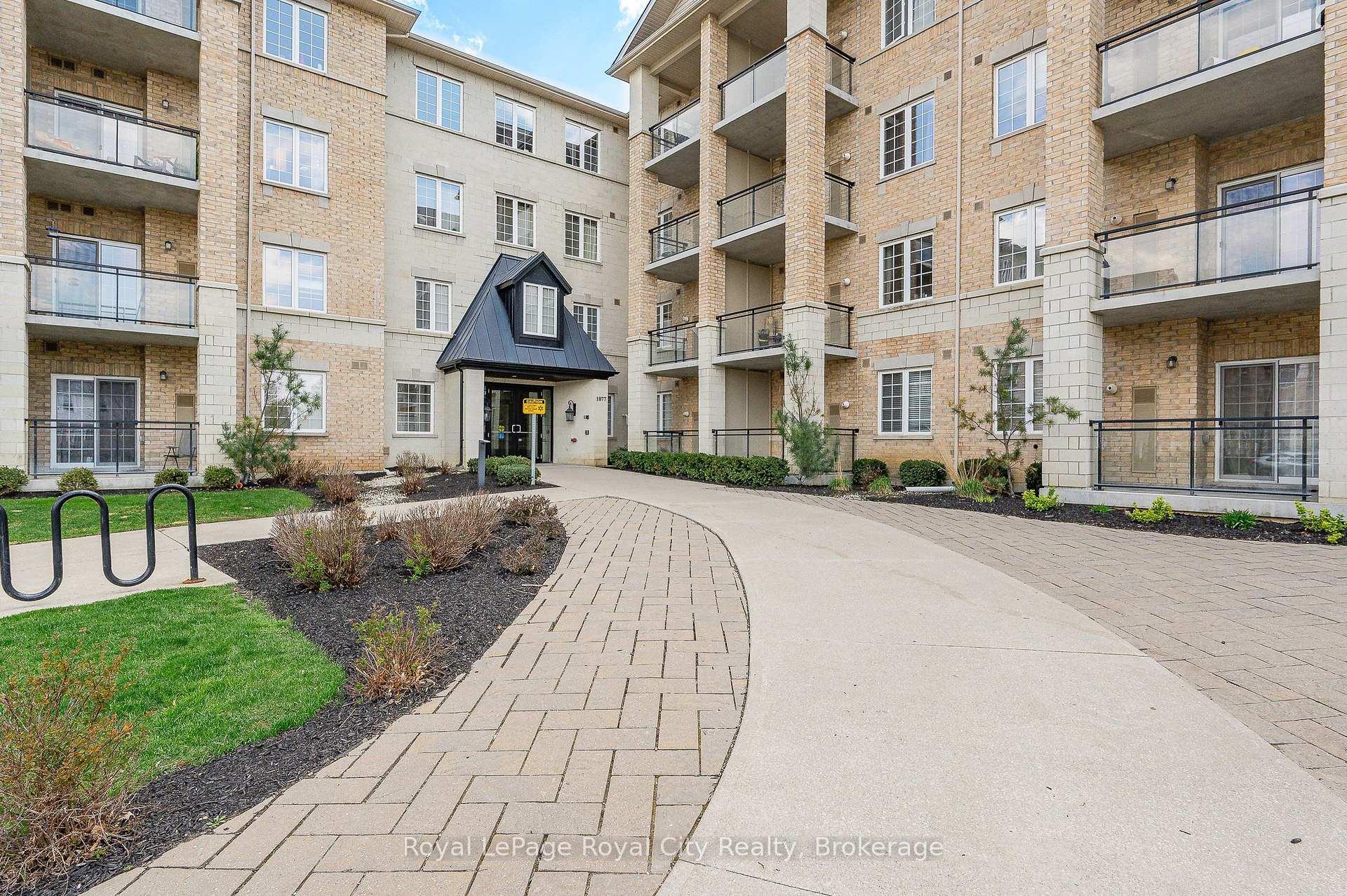 Front of Unit 417, 1077 Gordon Street S