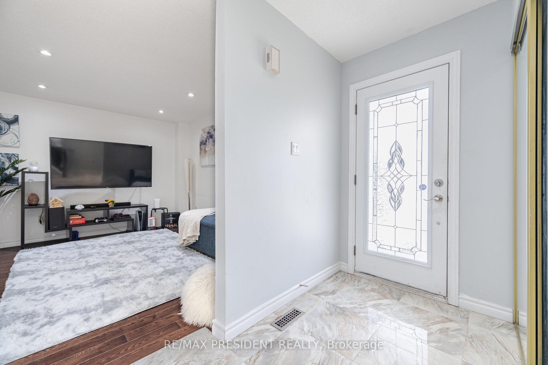 Photo 3 of 69 Chalmers Crescent, Ajax, Central — HOMEH