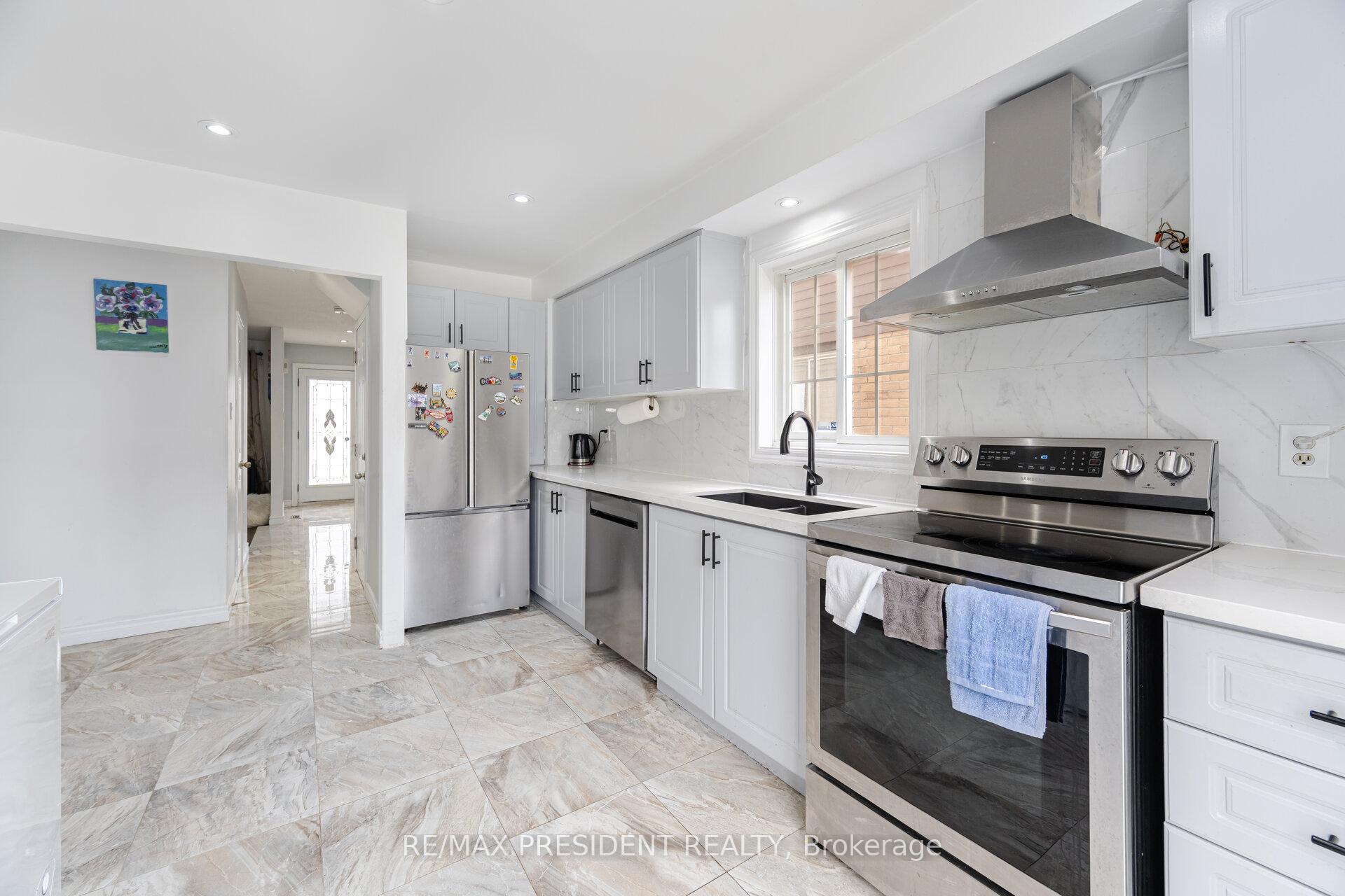 Photo 12 of 69 Chalmers Crescent, Ajax, Central — HOMEH